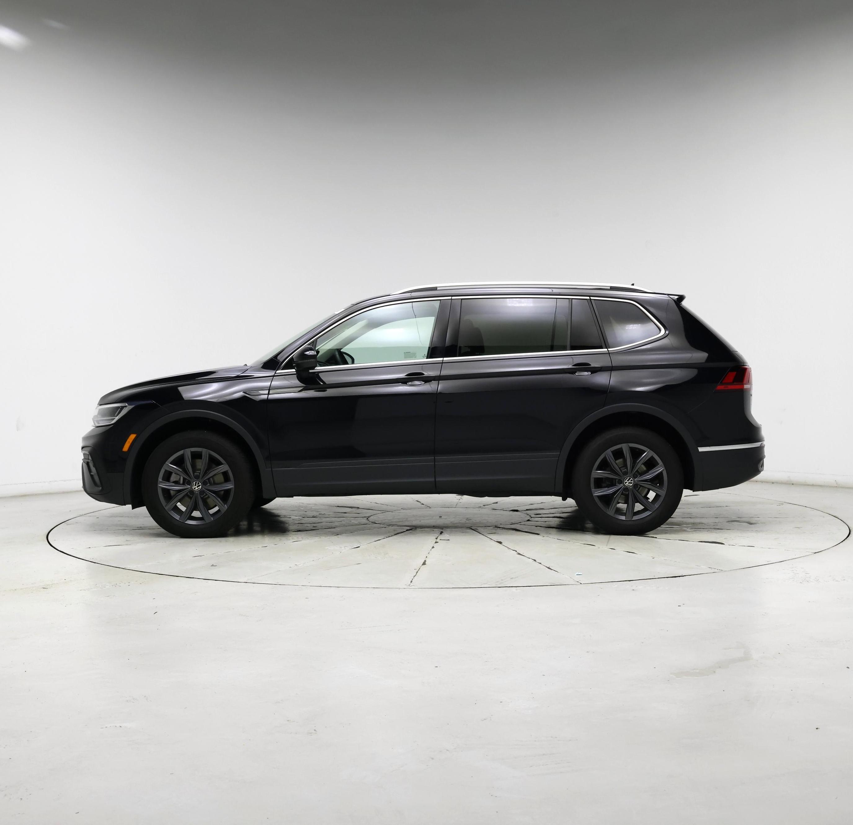 Thumbnail: 2023 Volkswagen Tiguan - 3