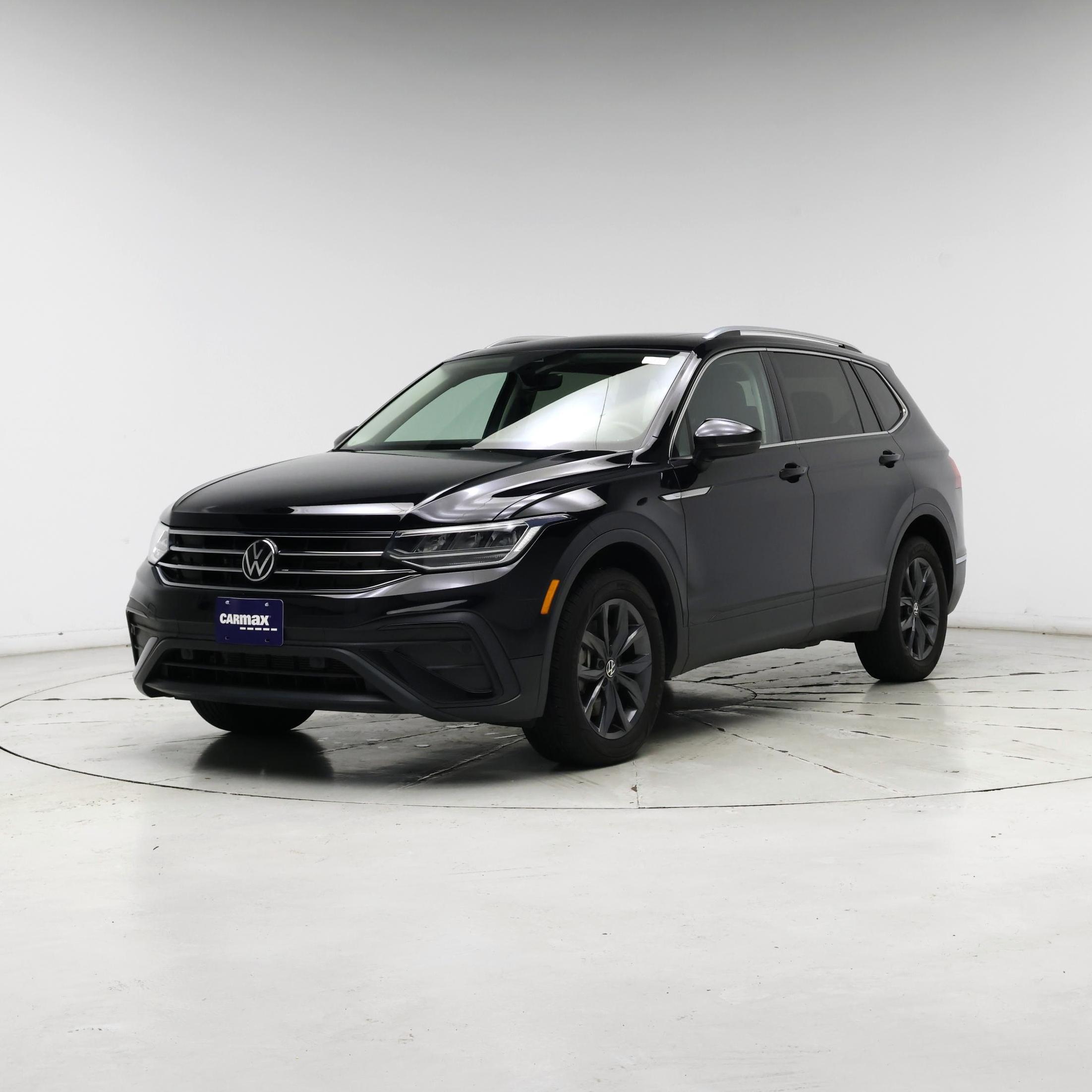 Thumbnail: 2023 Volkswagen Tiguan - 4