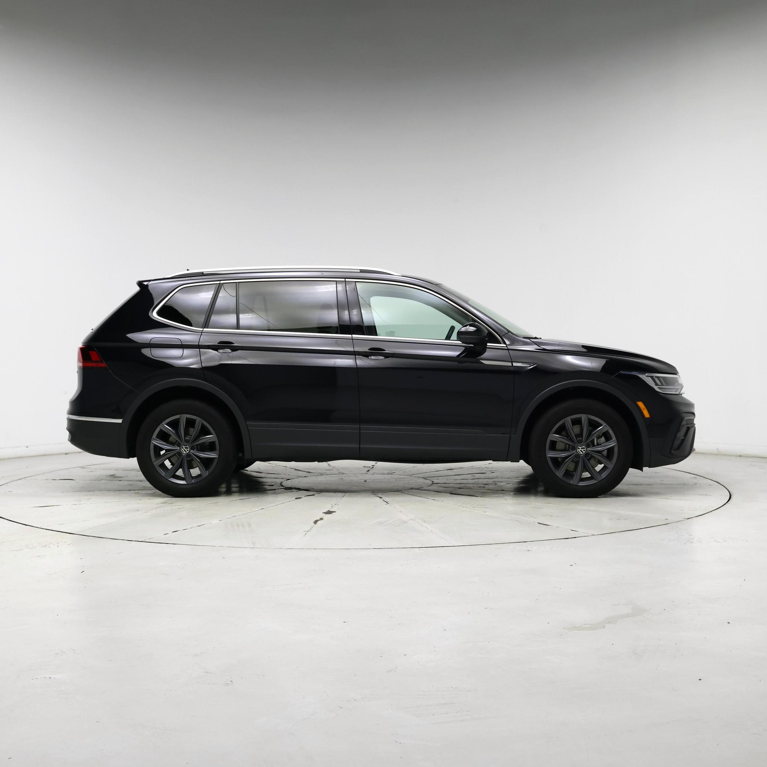 Thumbnail: 2023 Volkswagen Tiguan - 7