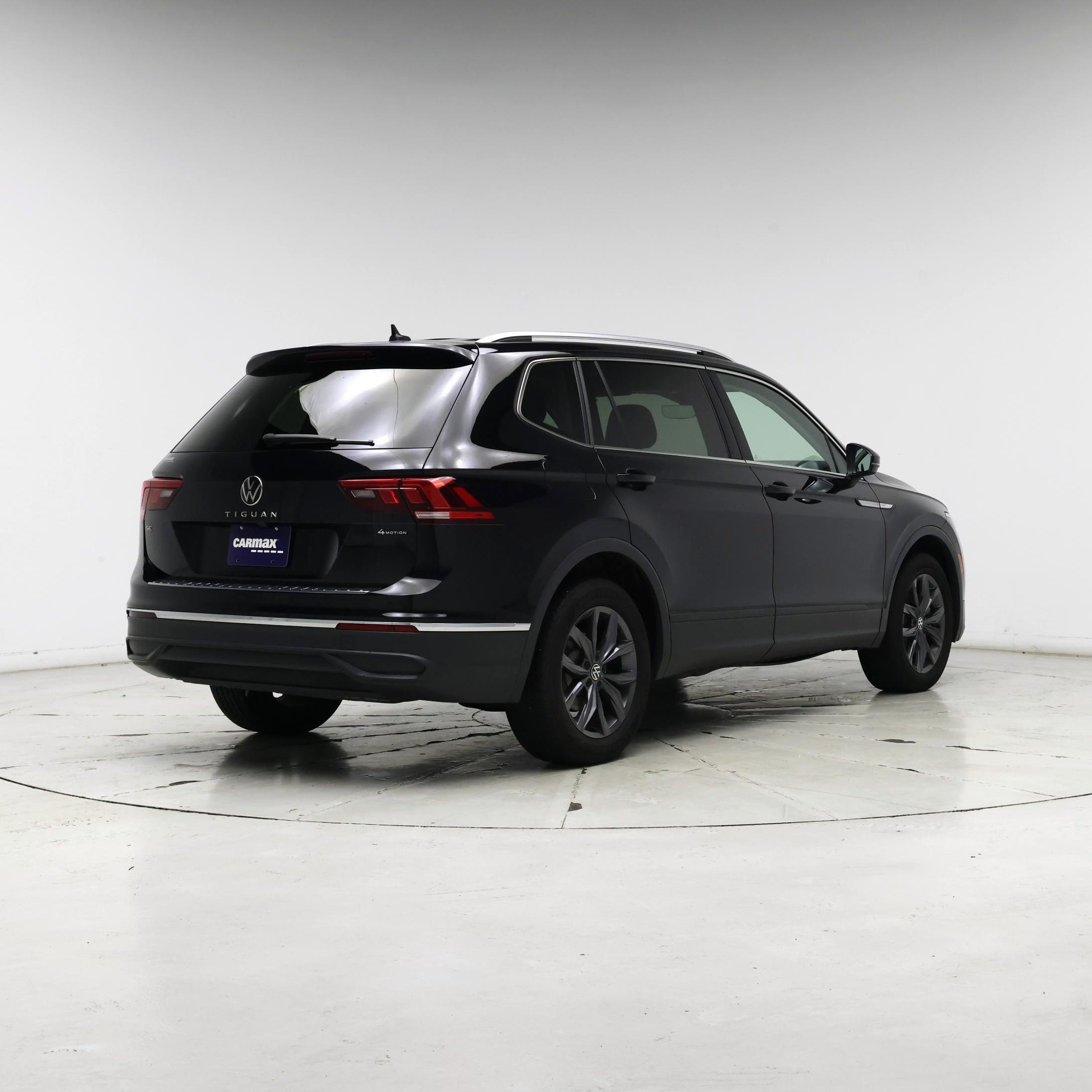 Thumbnail: 2023 Volkswagen Tiguan - 8
