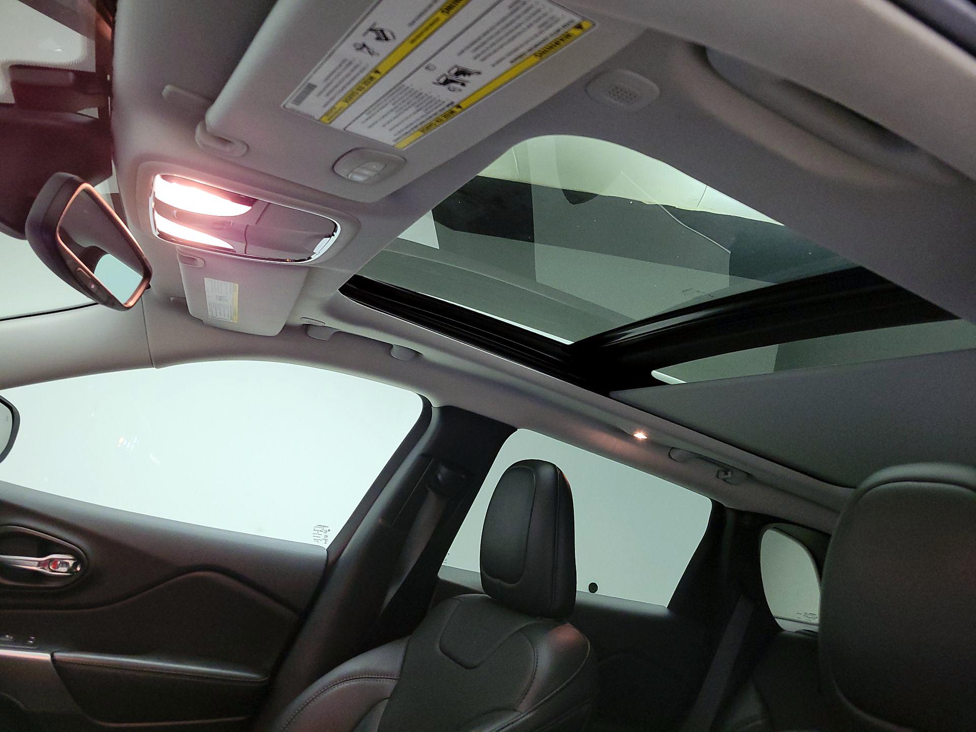 Thumbnail: 2021 Jeep Cherokee - 19
