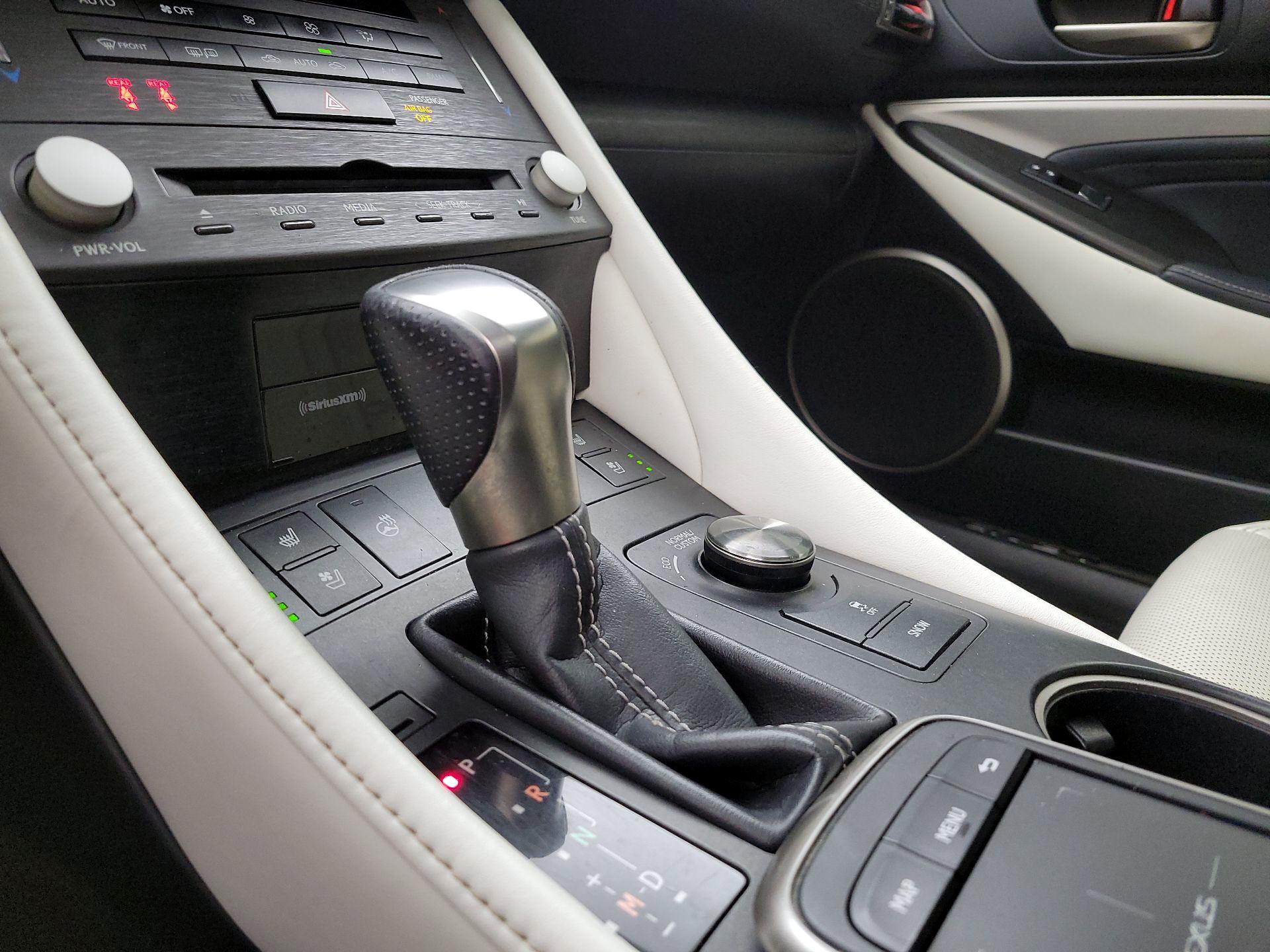 Thumbnail: 2020 Lexus RC - 18
