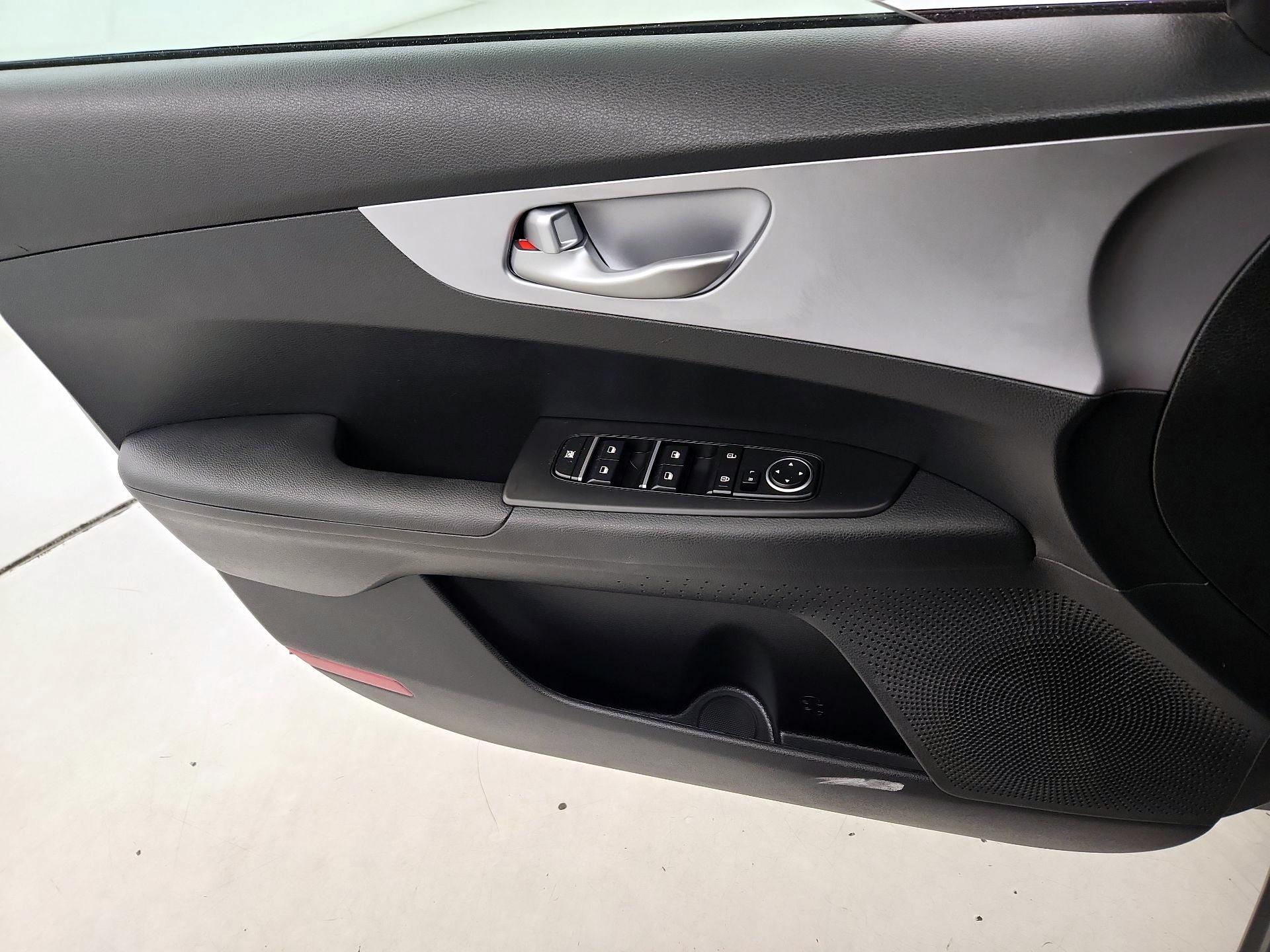 Thumbnail: 2022 Kia Forte - 12