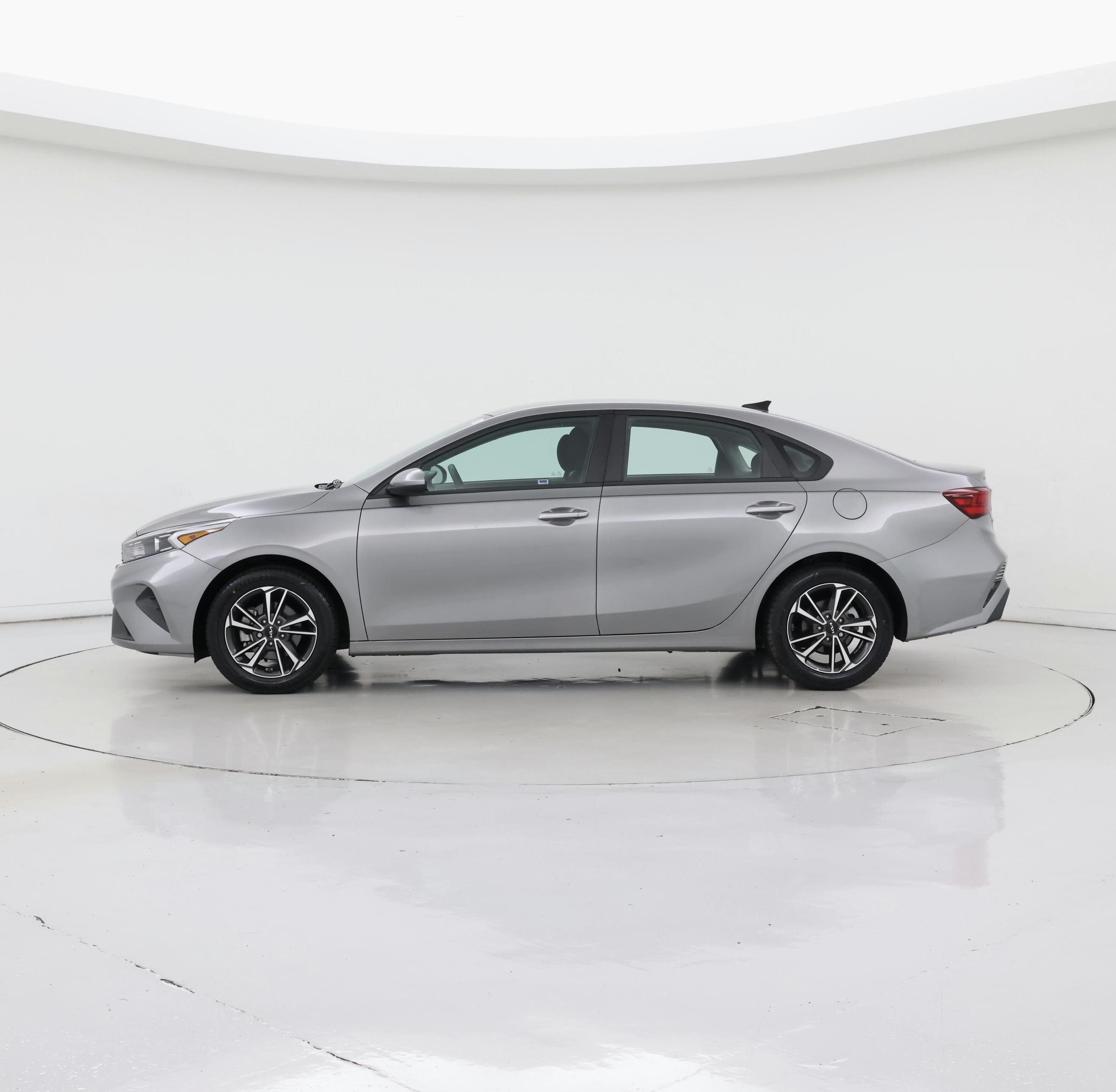 Thumbnail: 2022 Kia Forte - 3