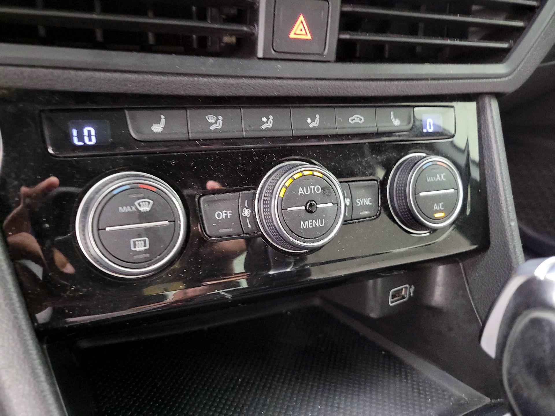 Thumbnail: 2019 Volkswagen Jetta - 16