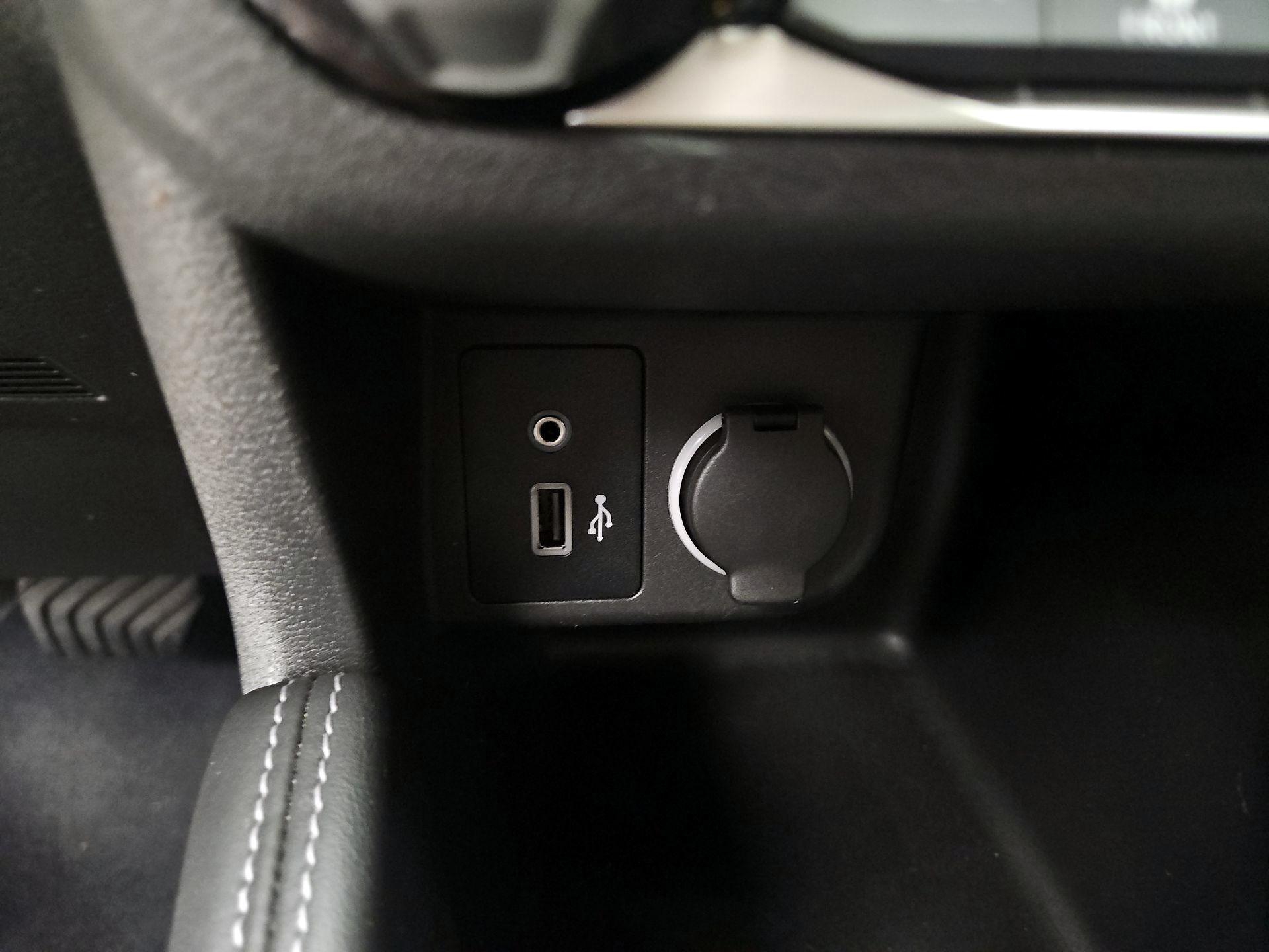 Thumbnail: 2019 Nissan Kicks - 16