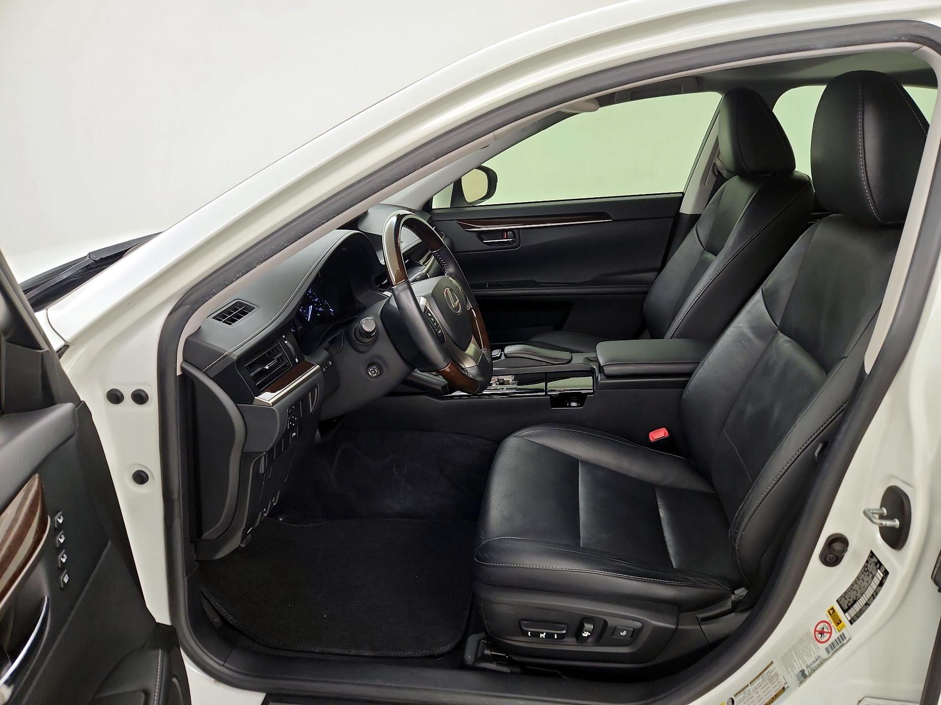 Thumbnail: 2013 Lexus ES - 11