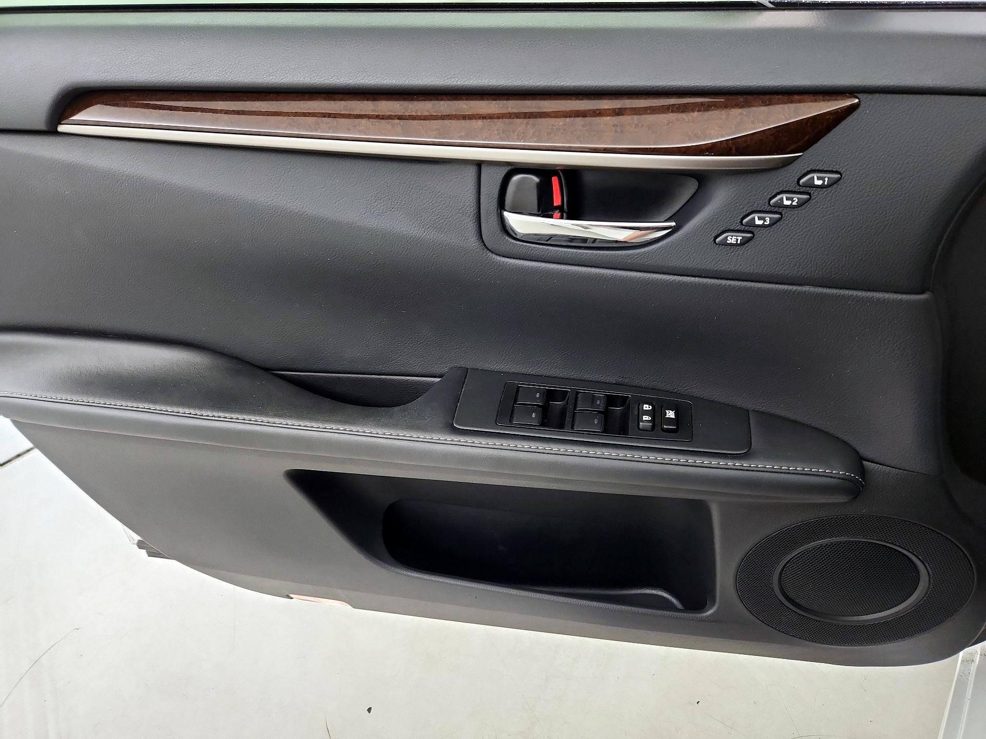 Thumbnail: 2013 Lexus ES - 12
