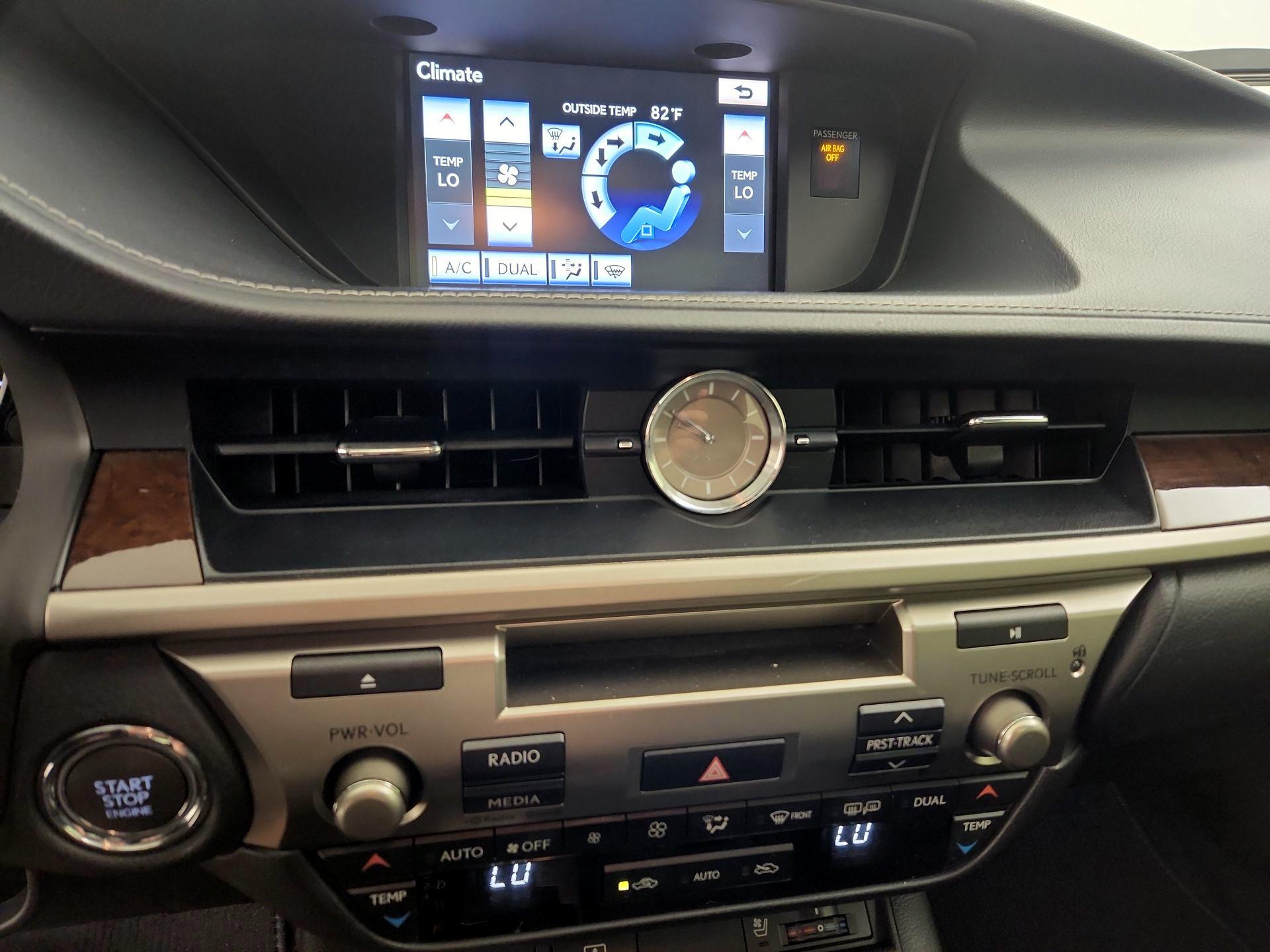 Thumbnail: 2013 Lexus ES - 17