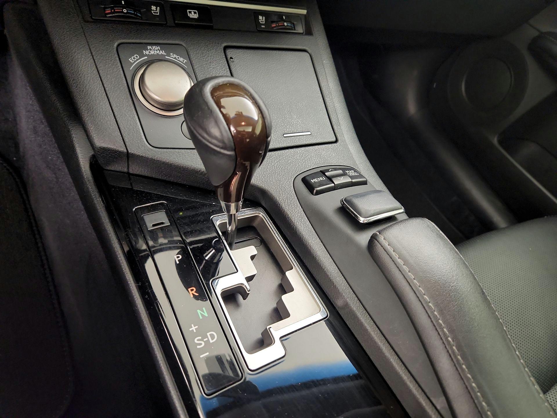 Thumbnail: 2013 Lexus ES - 18