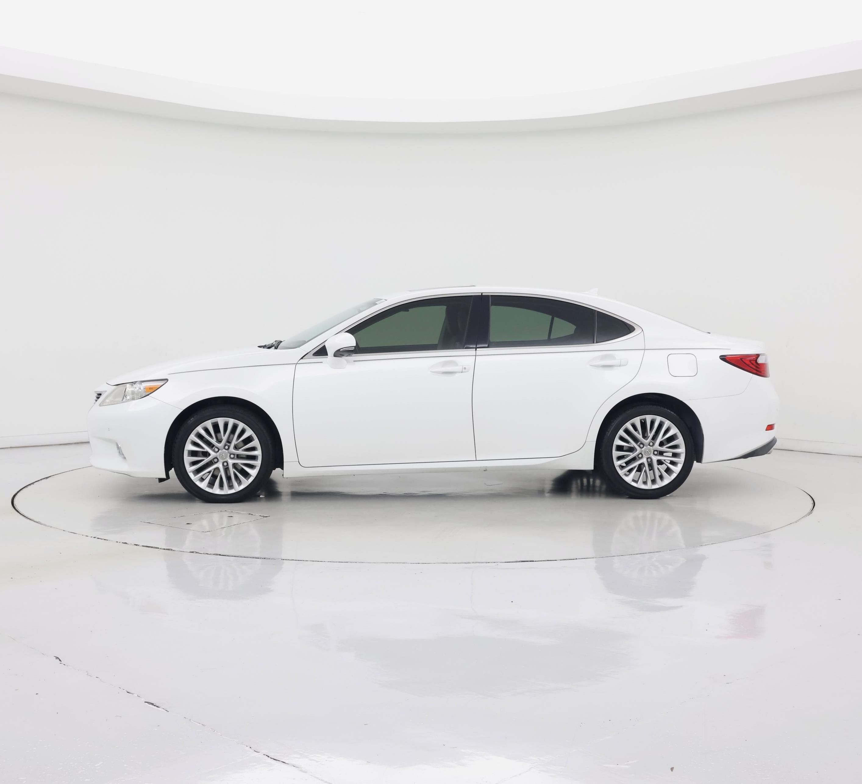 Thumbnail: 2013 Lexus ES - 3