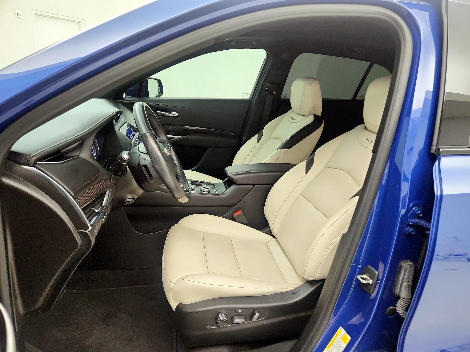 Thumbnail: 2023 Cadillac XT4 - 11