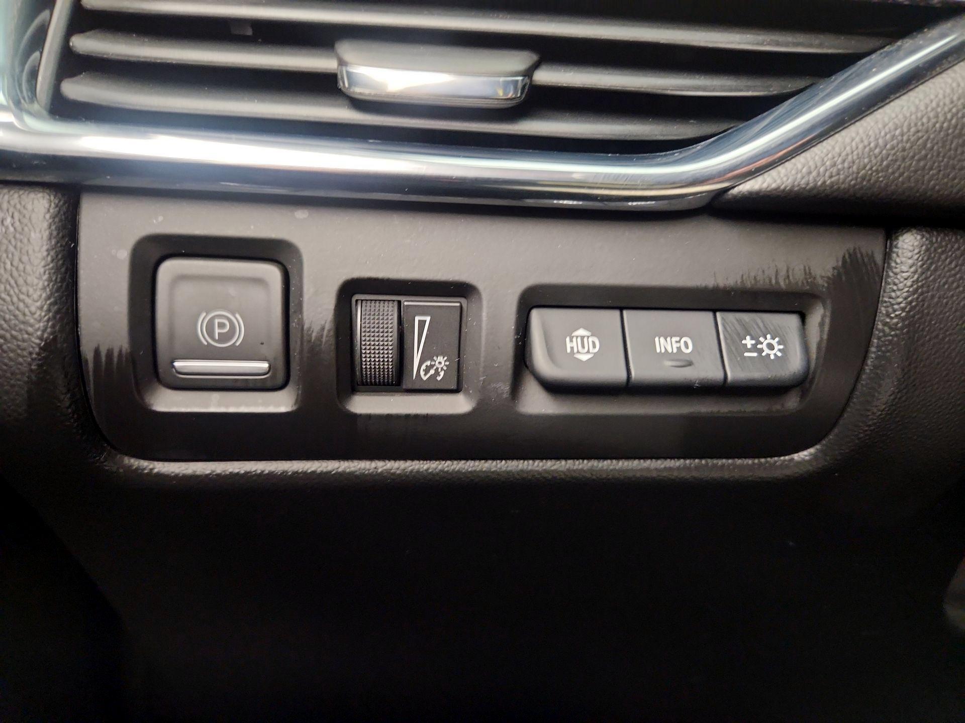 Thumbnail: 2023 Cadillac XT4 - 13