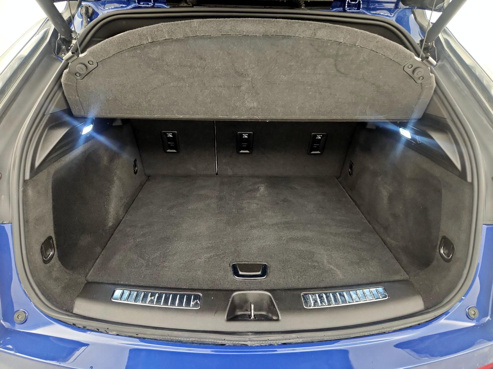Thumbnail: 2023 Cadillac XT4 - 19