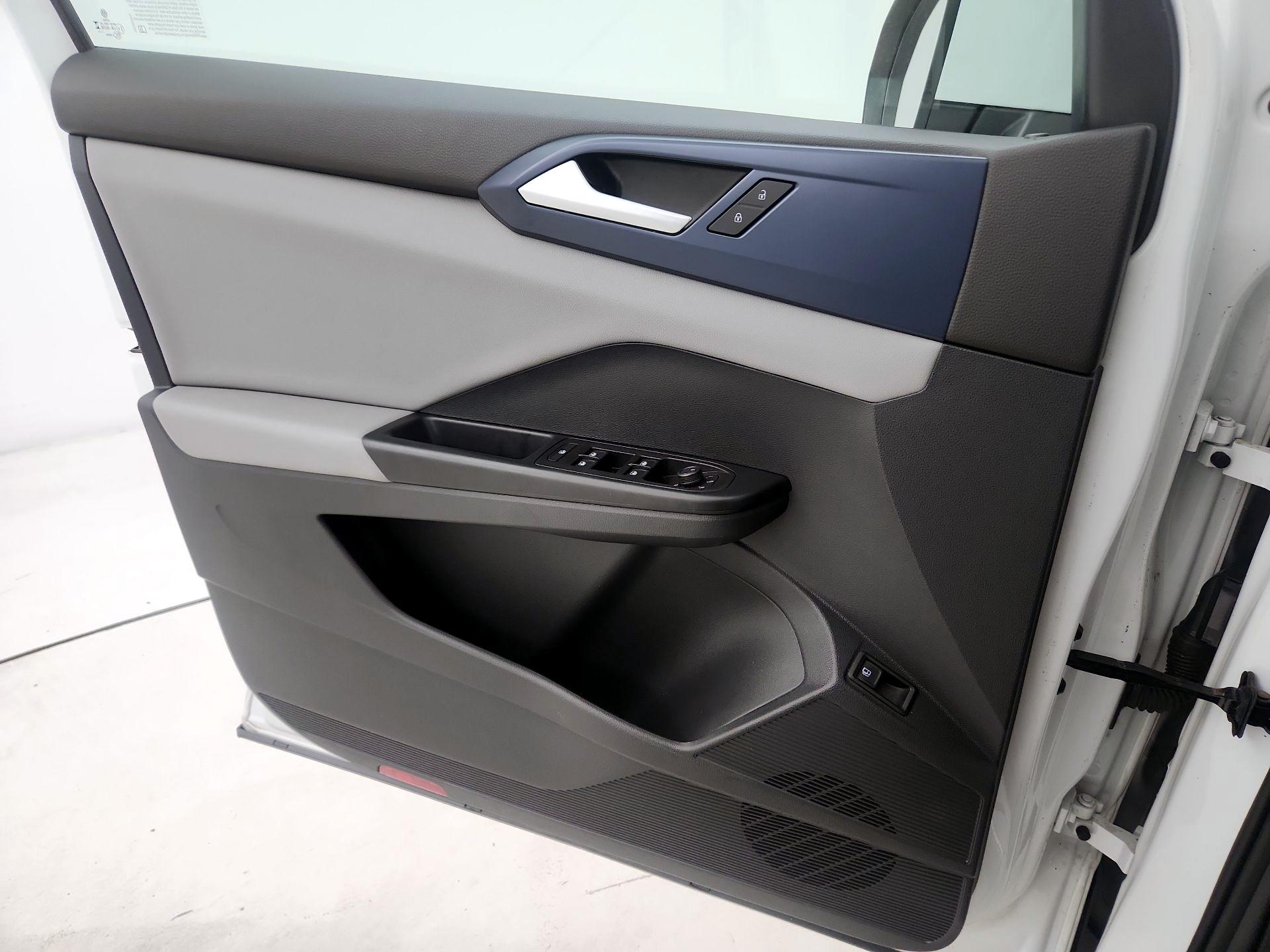 Thumbnail: 2023 Volkswagen Taos - 12
