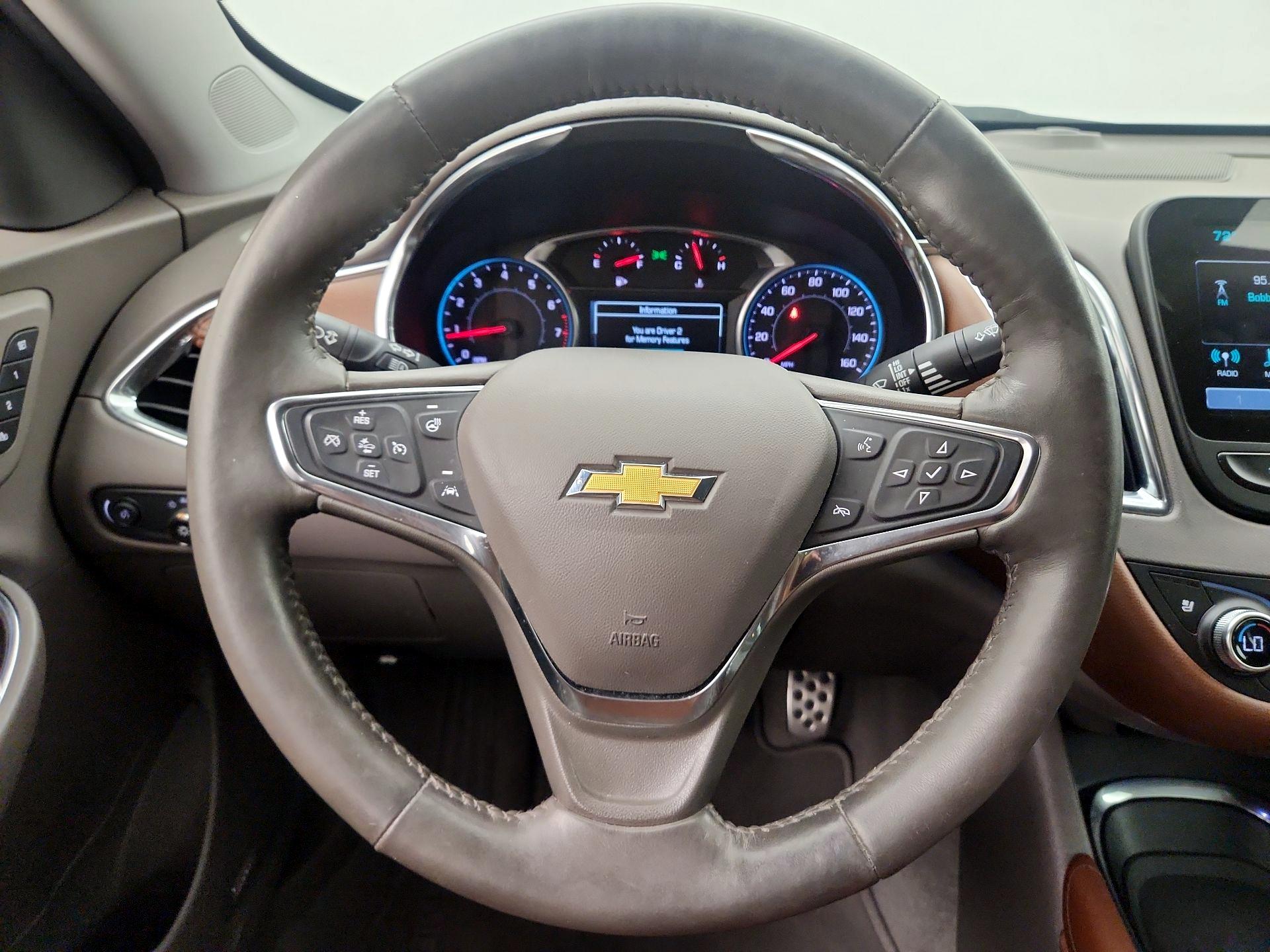 Thumbnail: 2017 Chevrolet Malibu - 10
