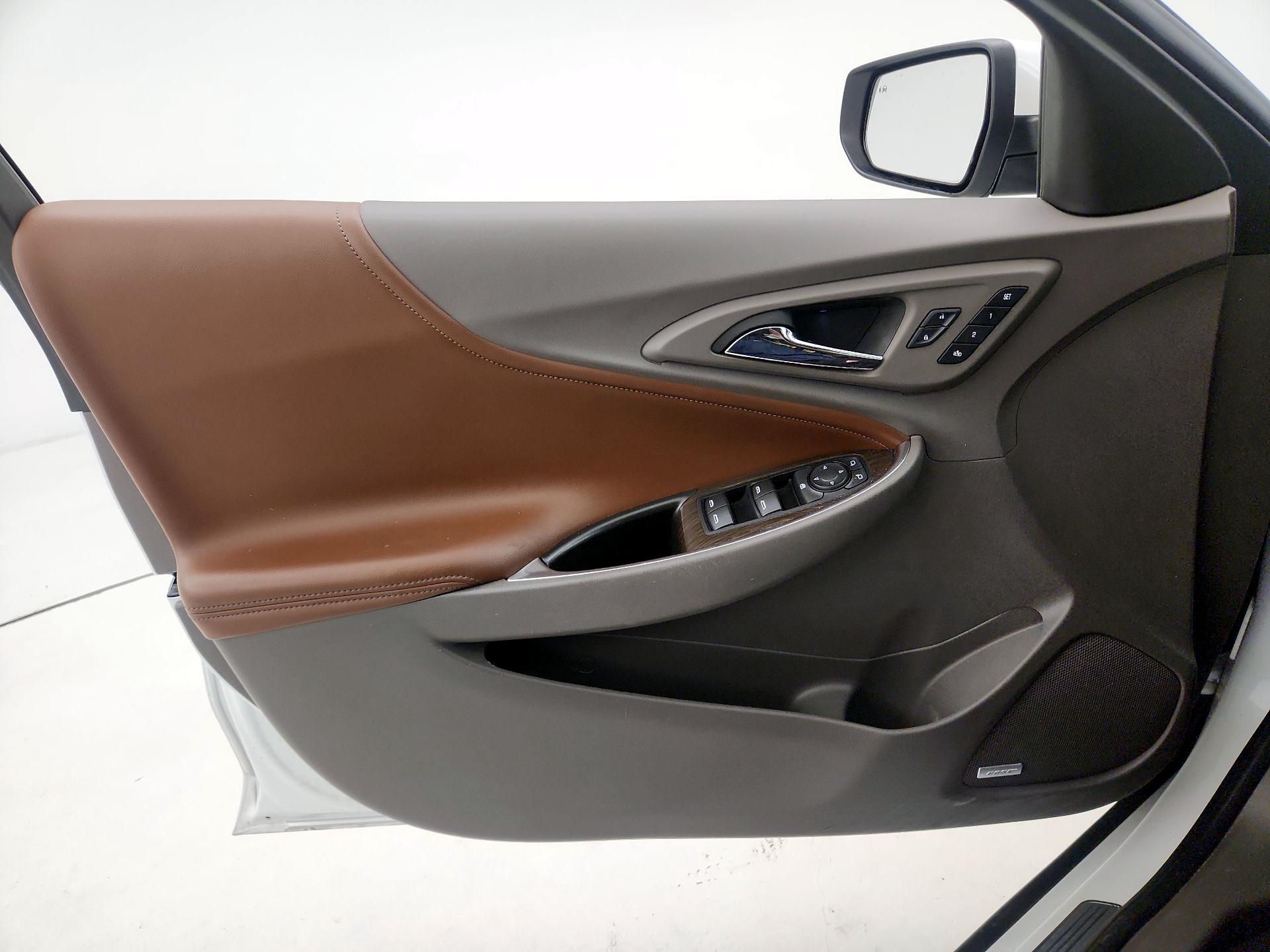 Thumbnail: 2017 Chevrolet Malibu - 12