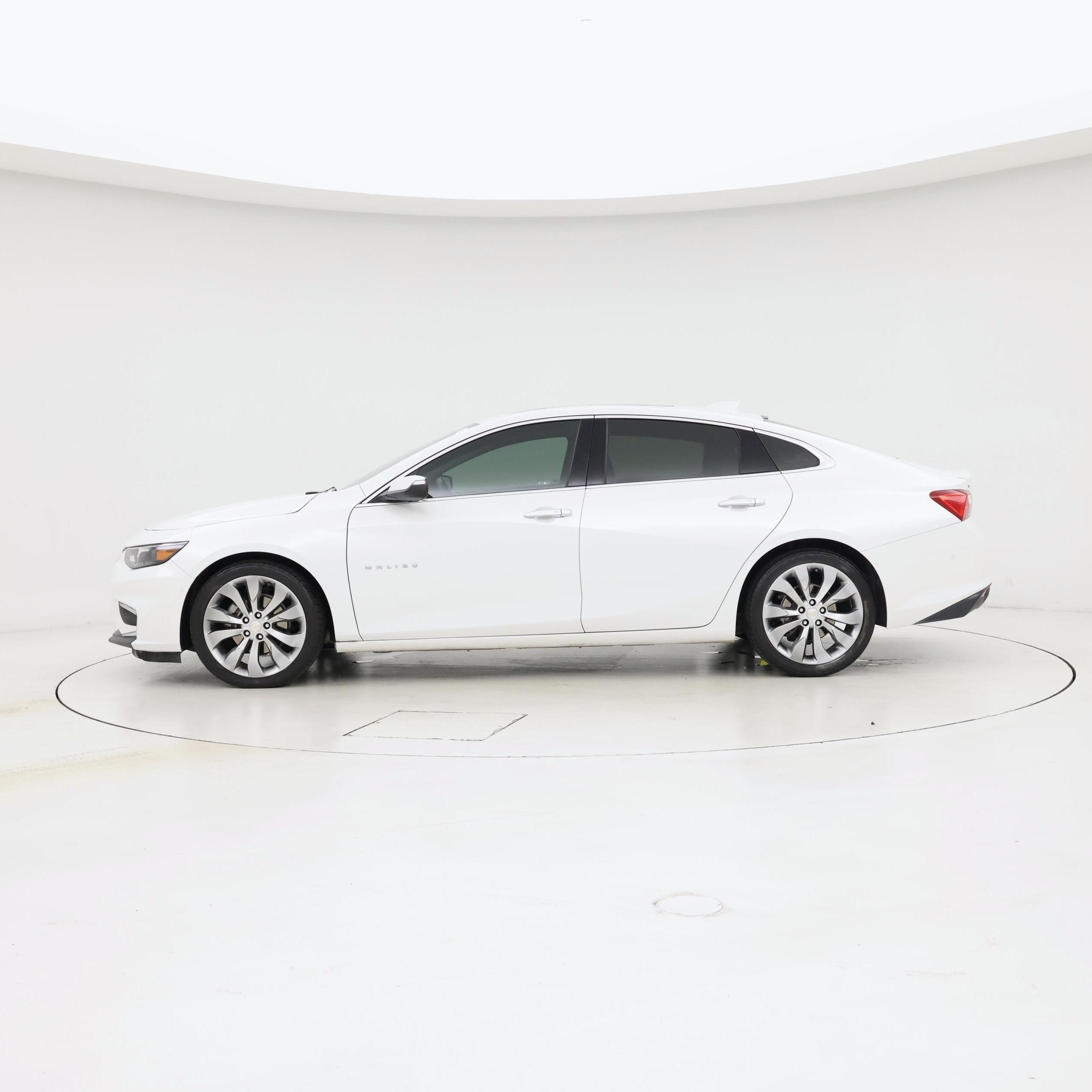 Thumbnail: 2017 Chevrolet Malibu - 3