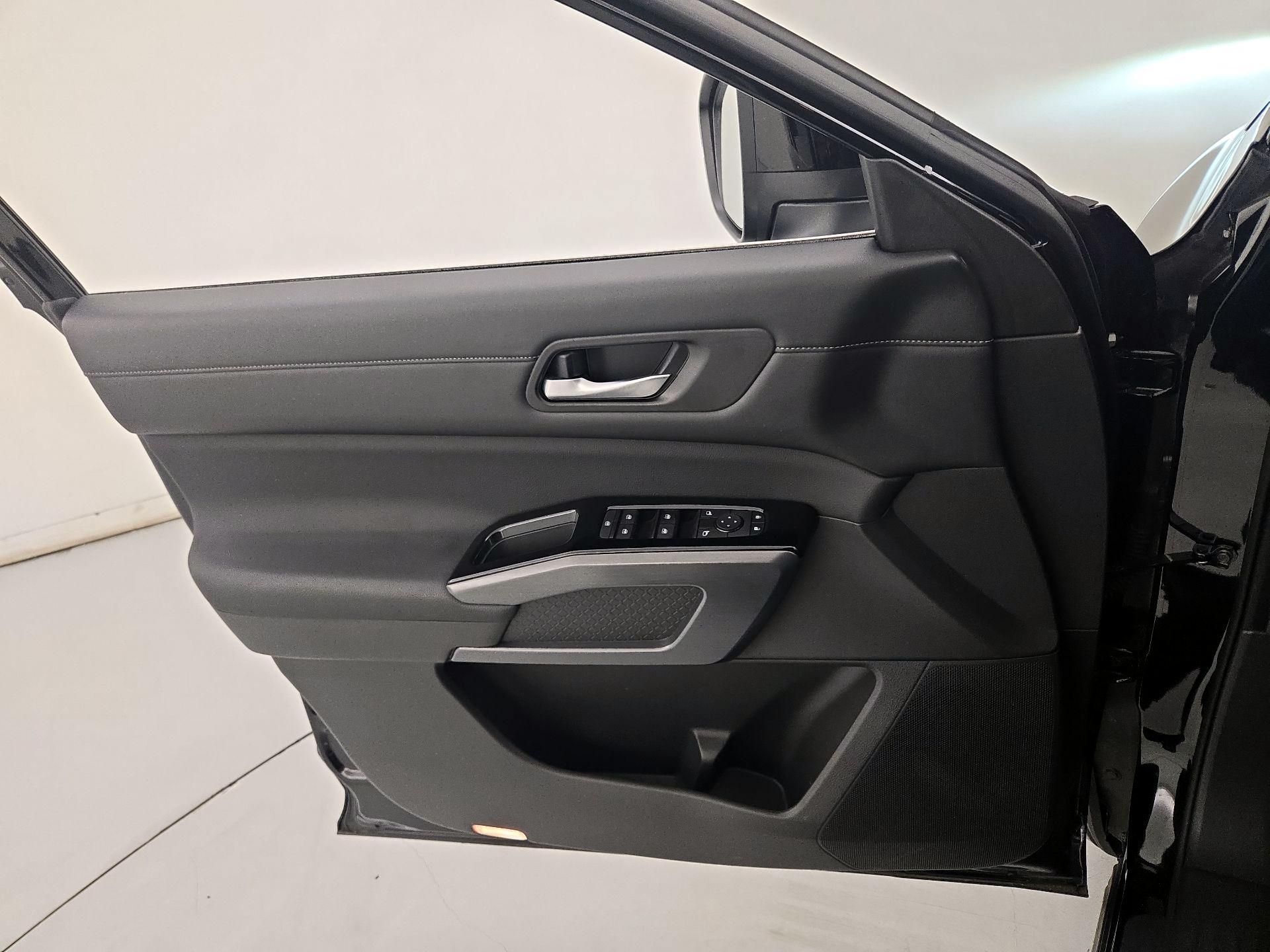 Thumbnail: 2022 Nissan Pathfinder - 12