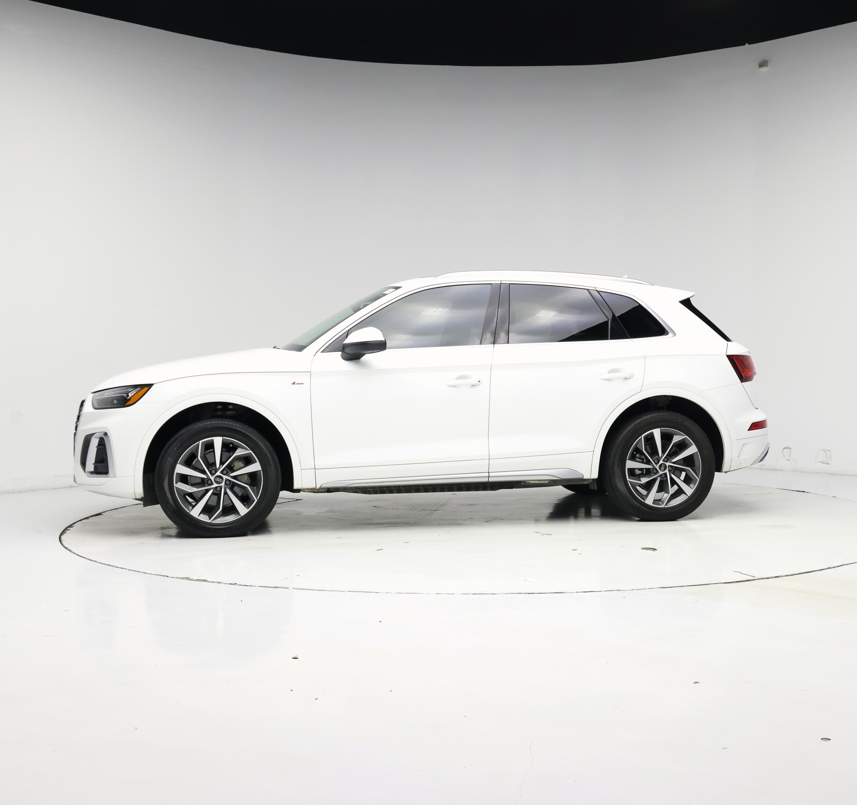 Thumbnail: 2023 Audi Q5 - 3