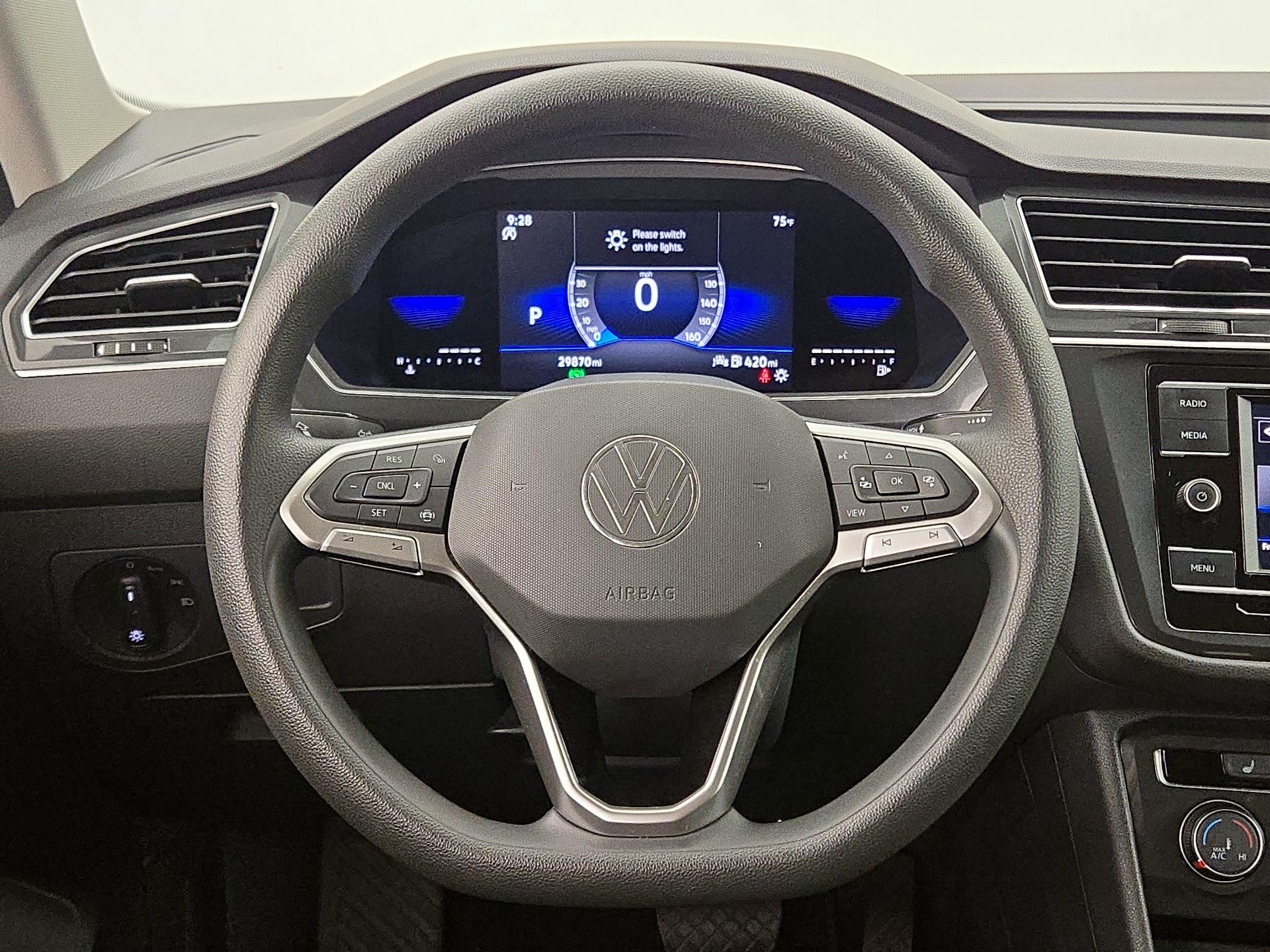 Thumbnail: 2022 Volkswagen Tiguan - 10