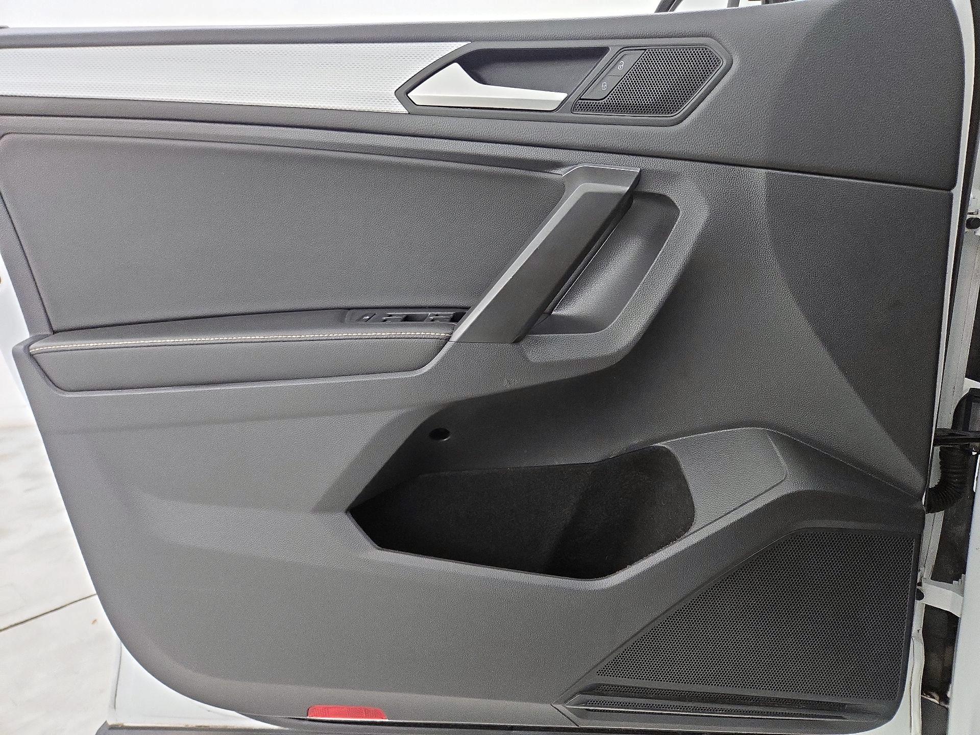 Thumbnail: 2022 Volkswagen Tiguan - 12