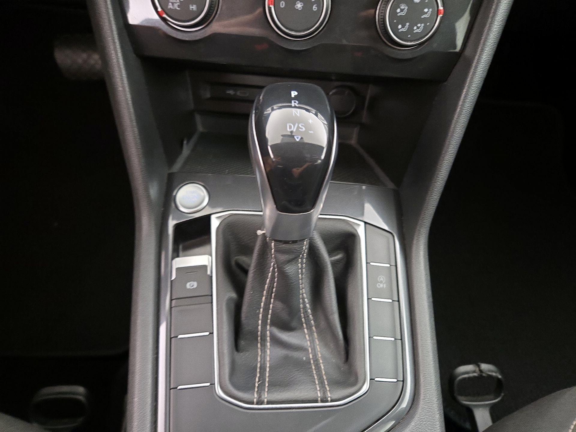 Thumbnail: 2022 Volkswagen Tiguan - 17