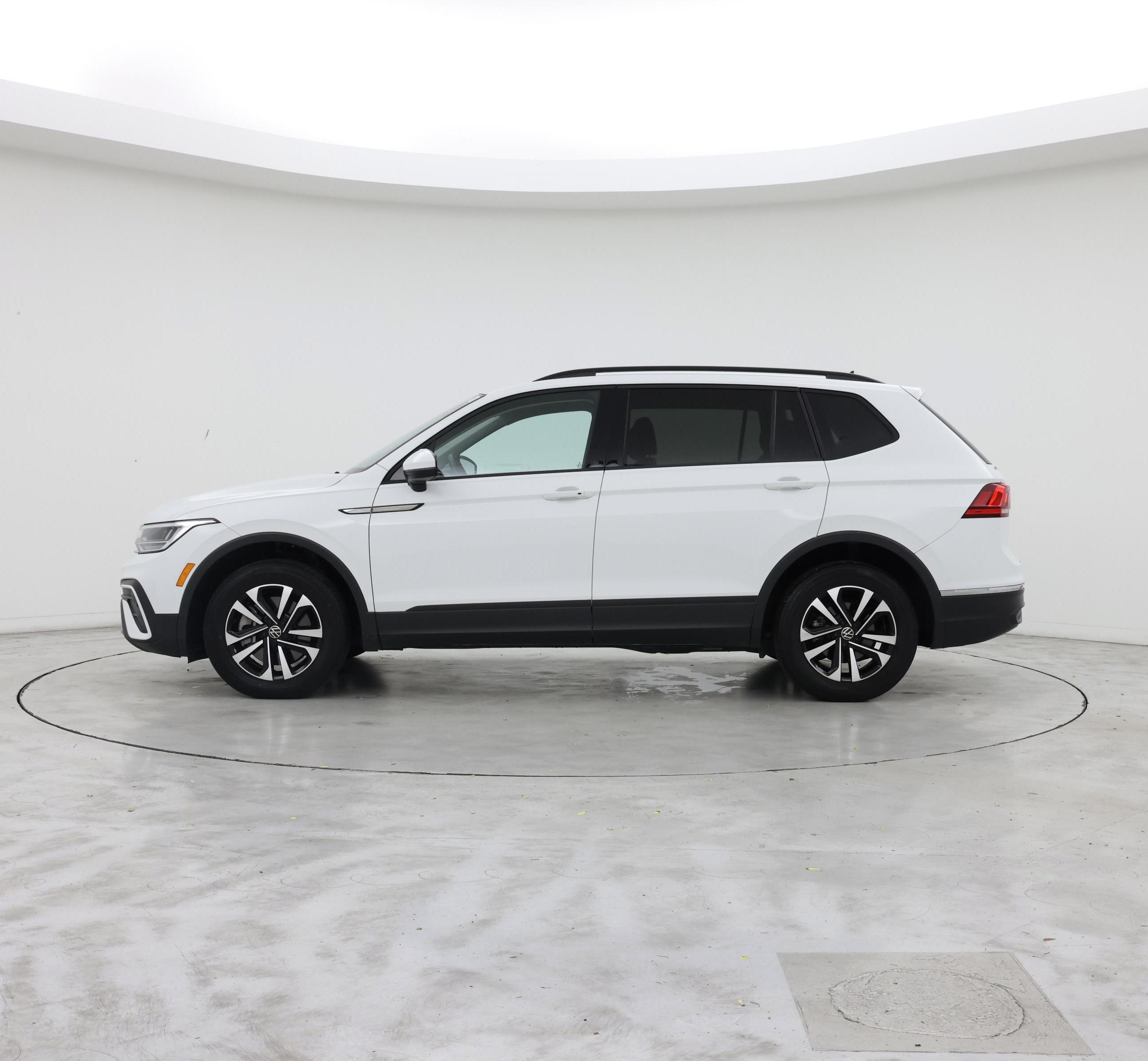 Thumbnail: 2022 Volkswagen Tiguan - 3