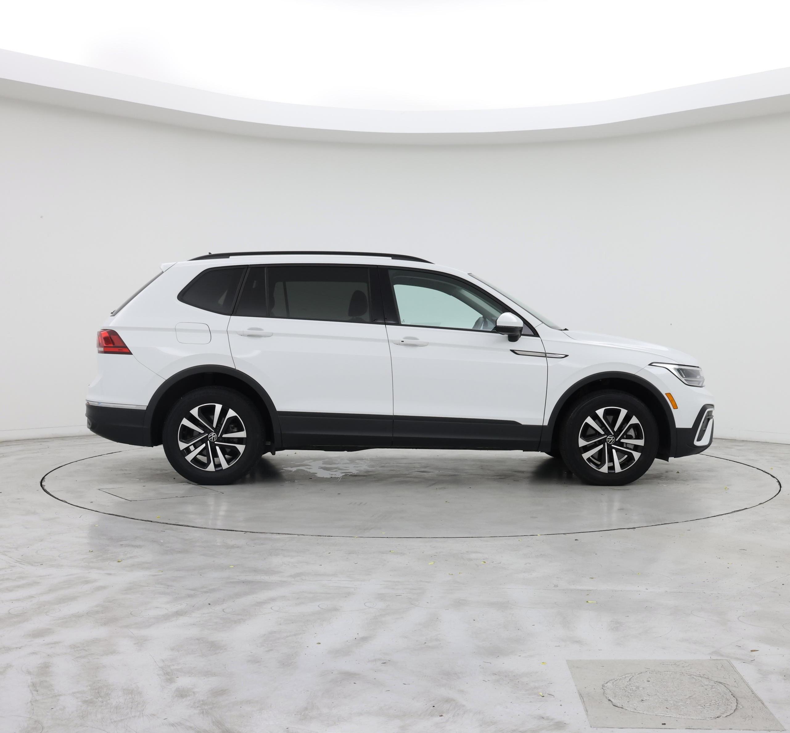 Thumbnail: 2022 Volkswagen Tiguan - 7