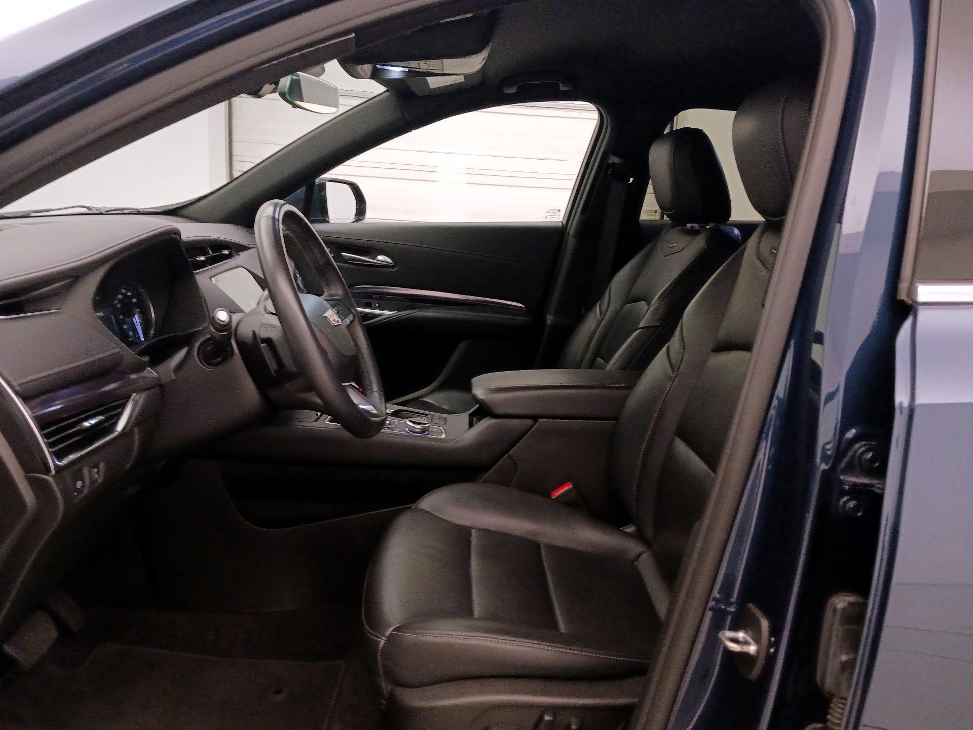 Thumbnail: 2022 Cadillac XT4 - 9