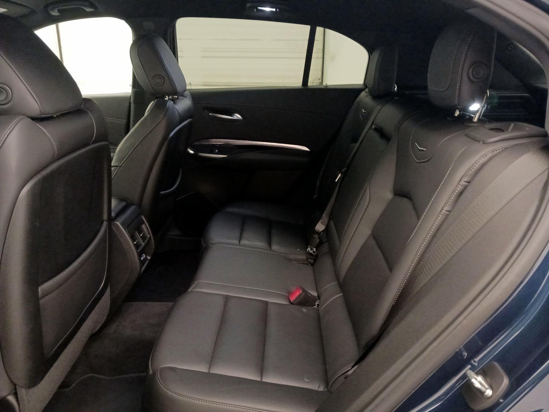 Thumbnail: 2022 Cadillac XT4 - 17