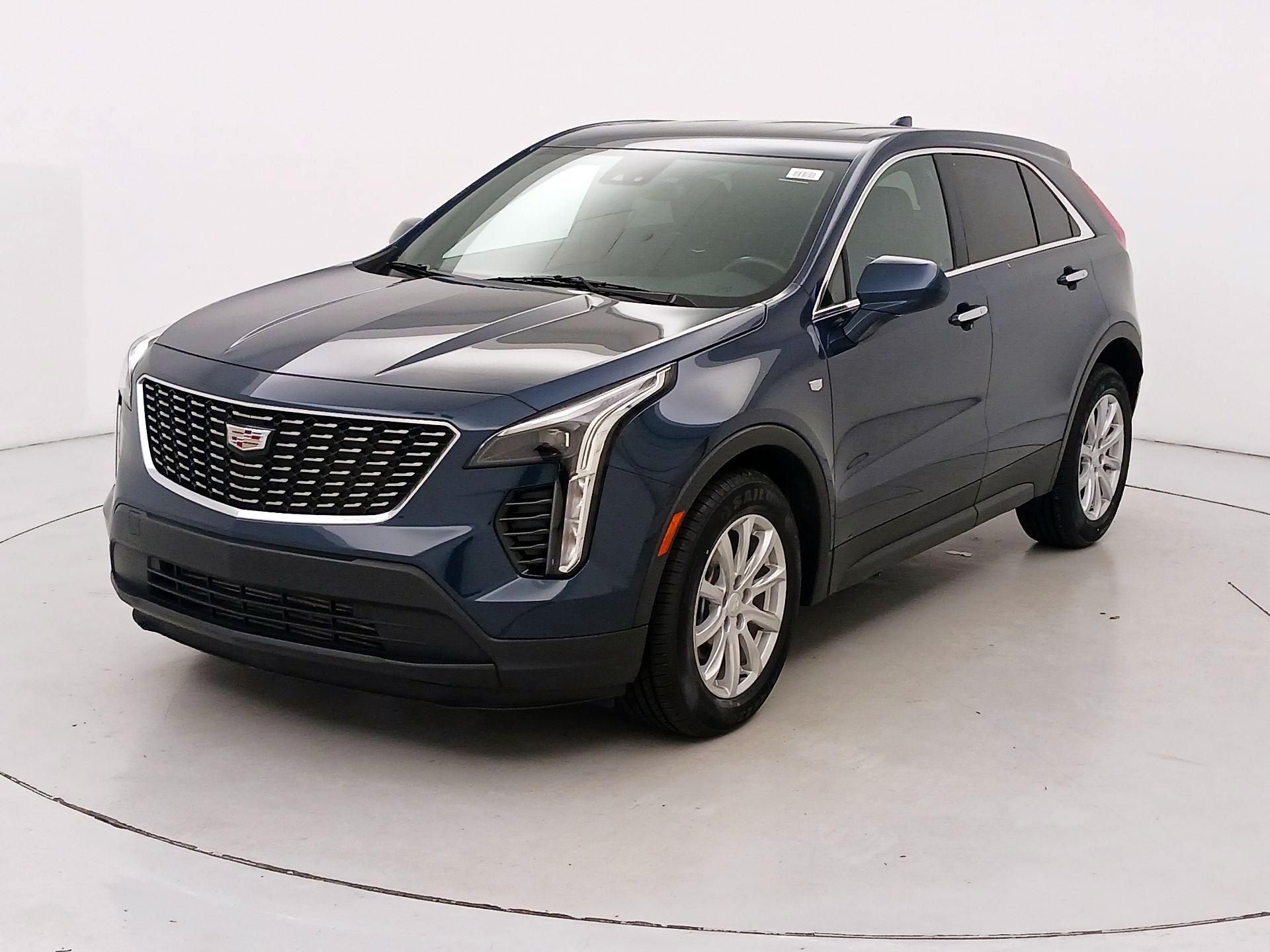 Thumbnail: 2022 Cadillac XT4 - 3