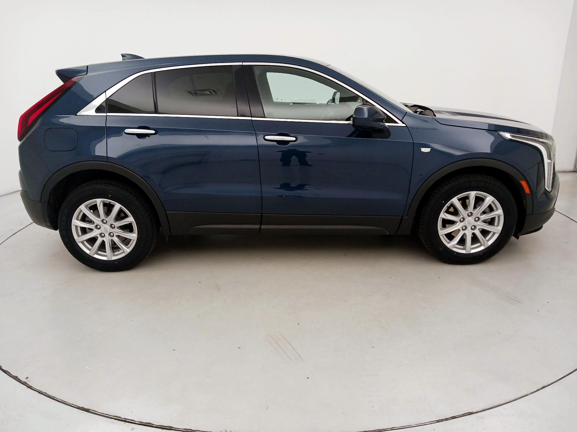 Thumbnail: 2022 Cadillac XT4 - 4