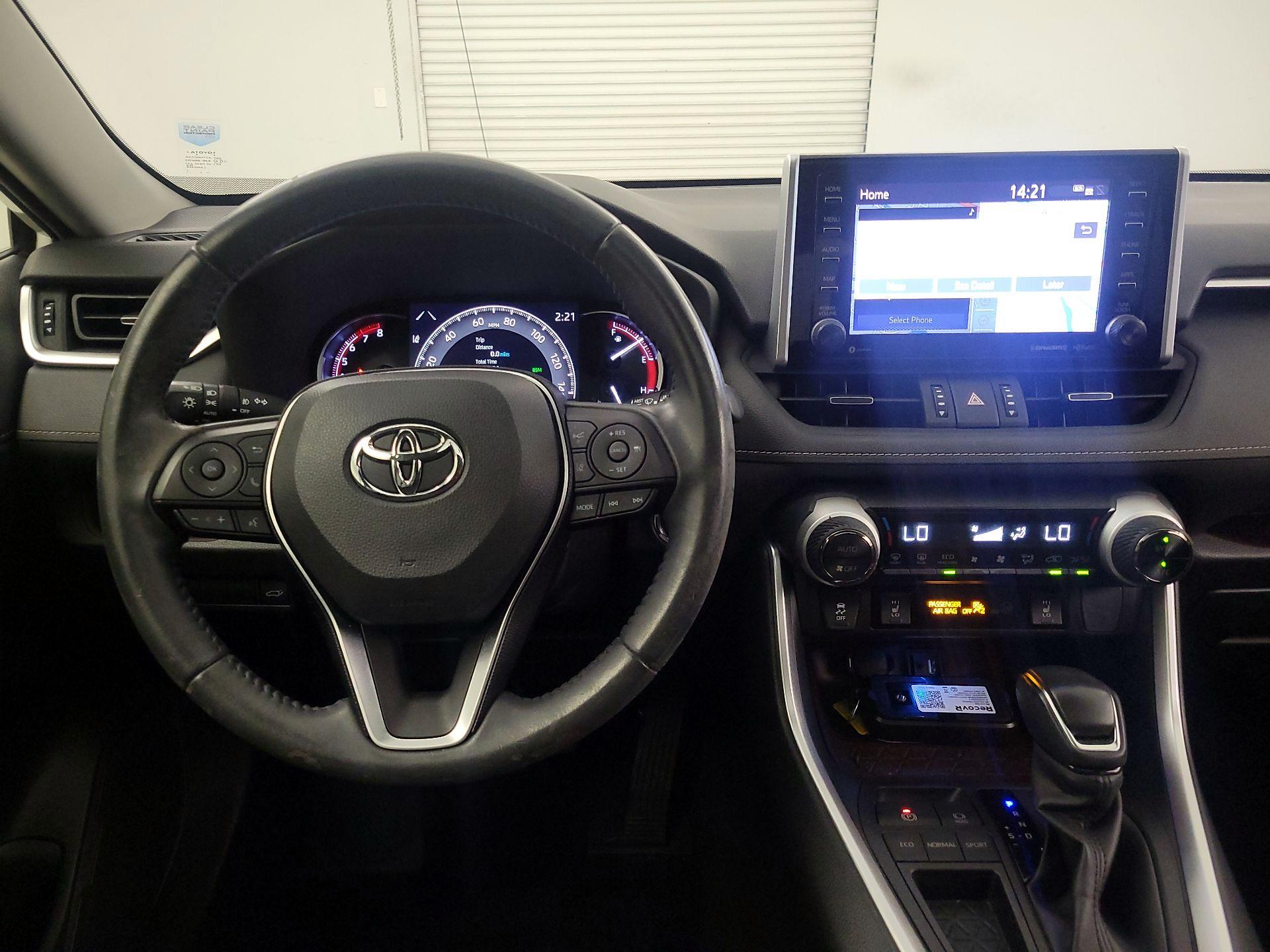 Thumbnail: 2019 Toyota RAV4 - 9