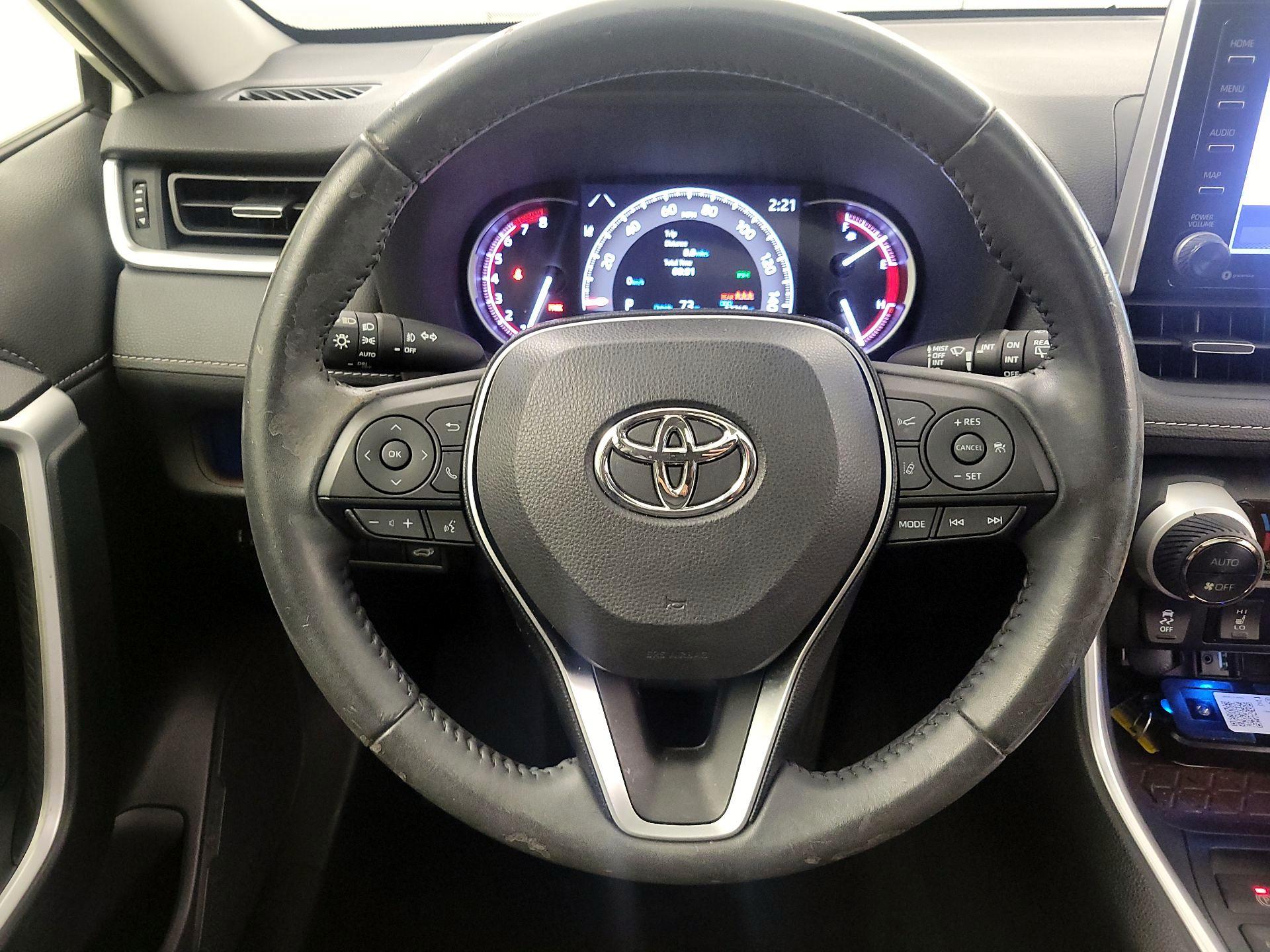 Thumbnail: 2019 Toyota RAV4 - 10