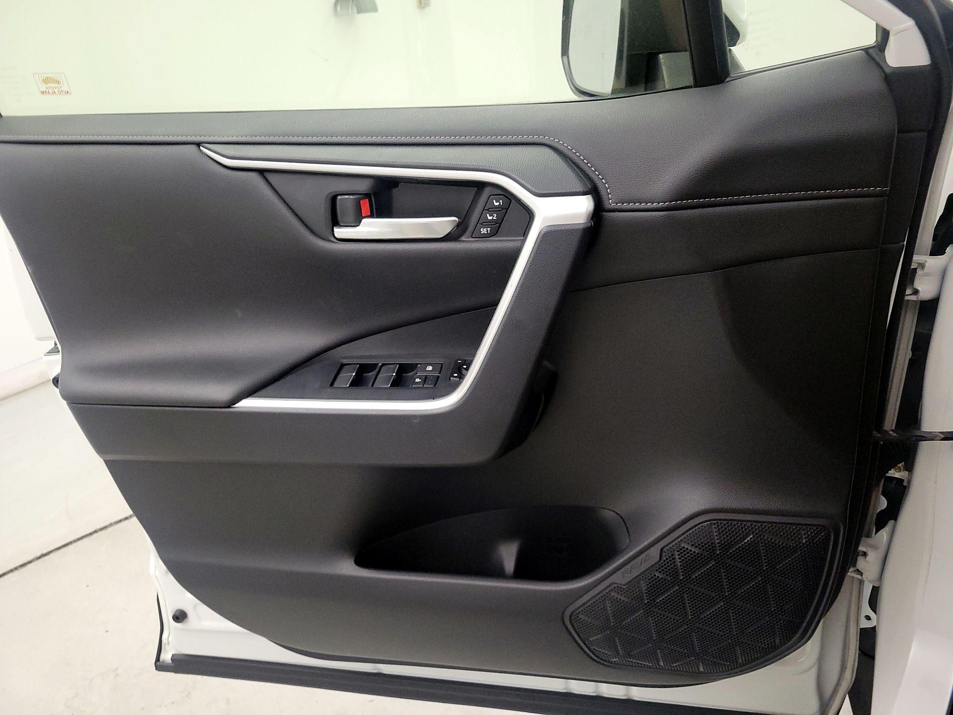 Thumbnail: 2019 Toyota RAV4 - 12