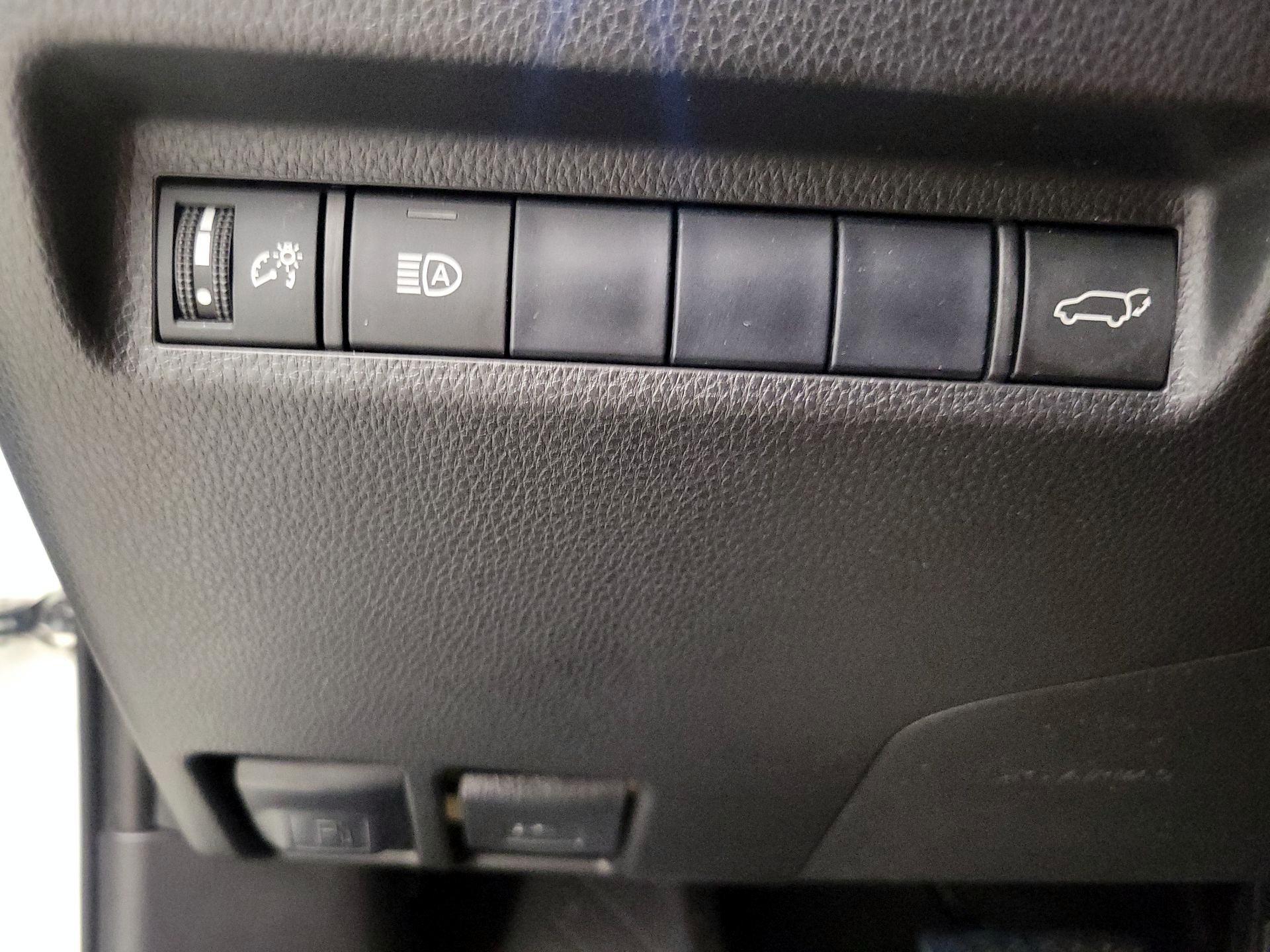 Thumbnail: 2019 Toyota RAV4 - 13