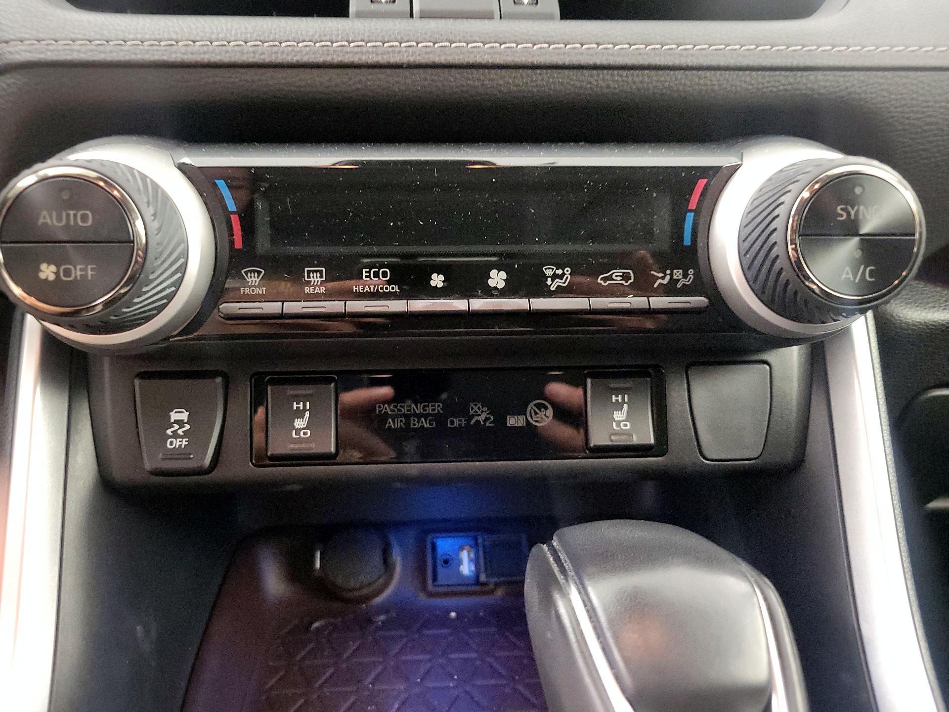 Thumbnail: 2019 Toyota RAV4 - 16