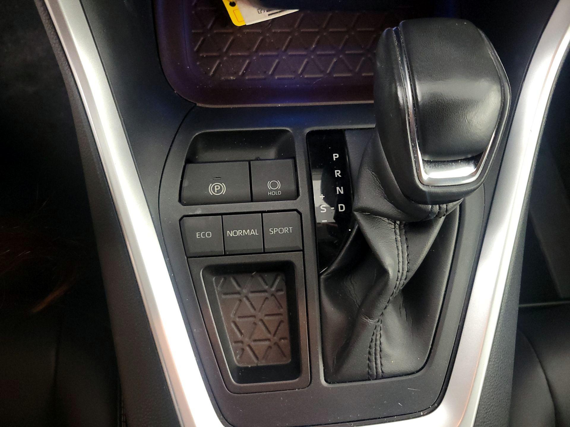 Thumbnail: 2019 Toyota RAV4 - 17