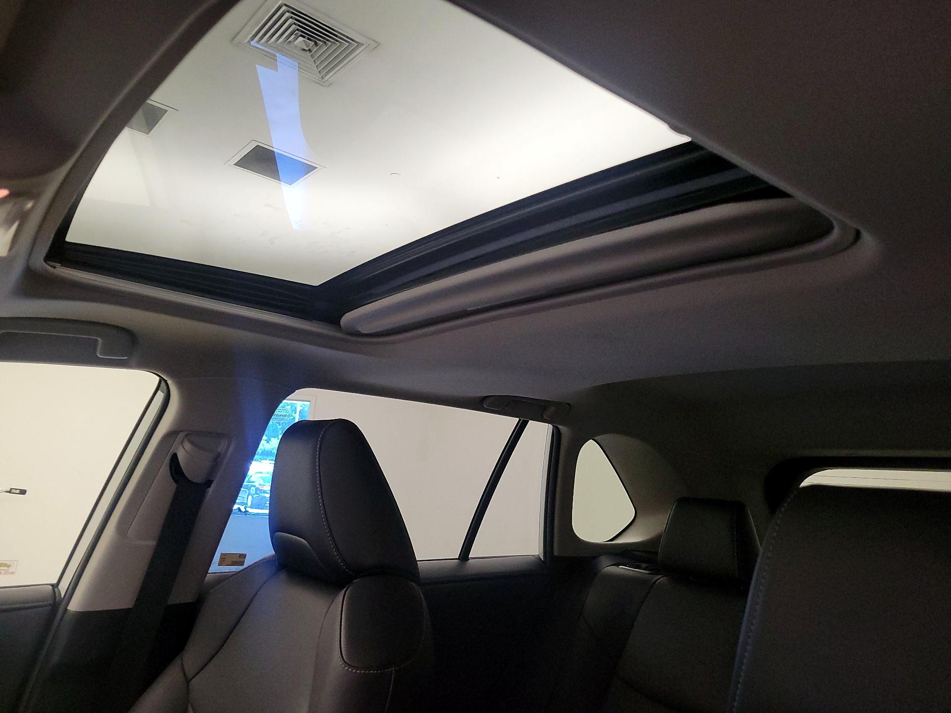 Thumbnail: 2019 Toyota RAV4 - 19