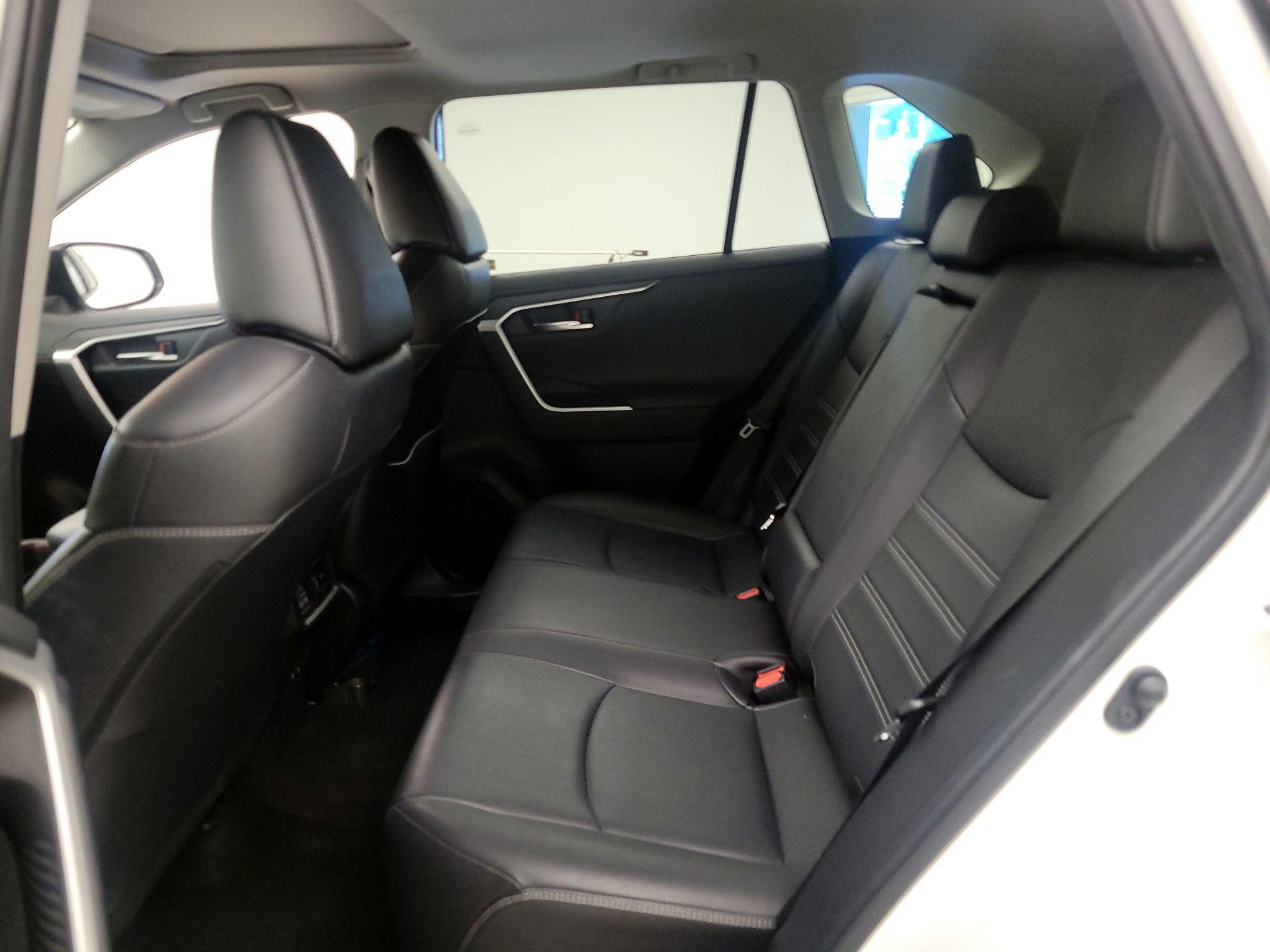 Thumbnail: 2019 Toyota RAV4 - 20