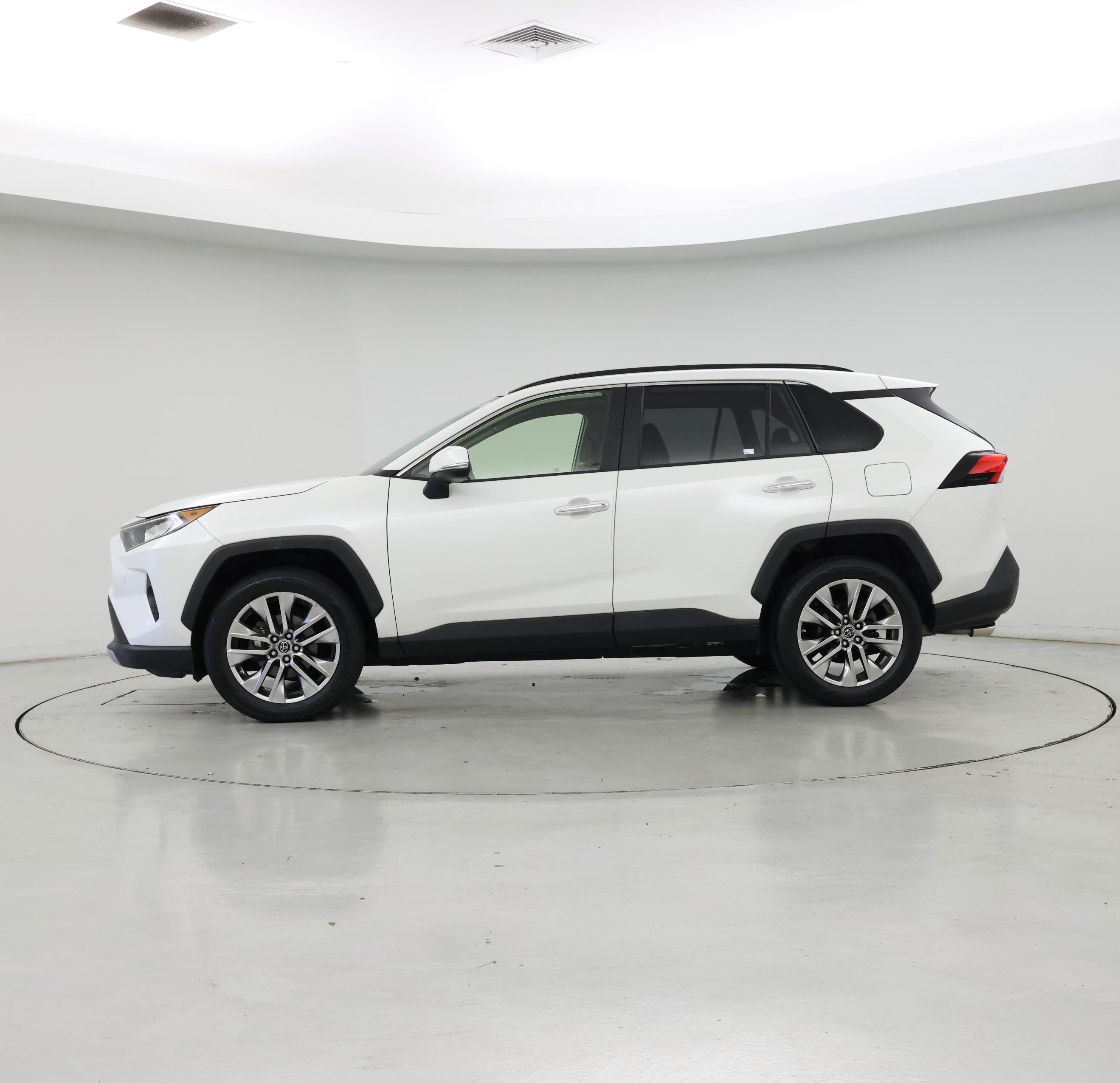 Thumbnail: 2019 Toyota RAV4 - 3
