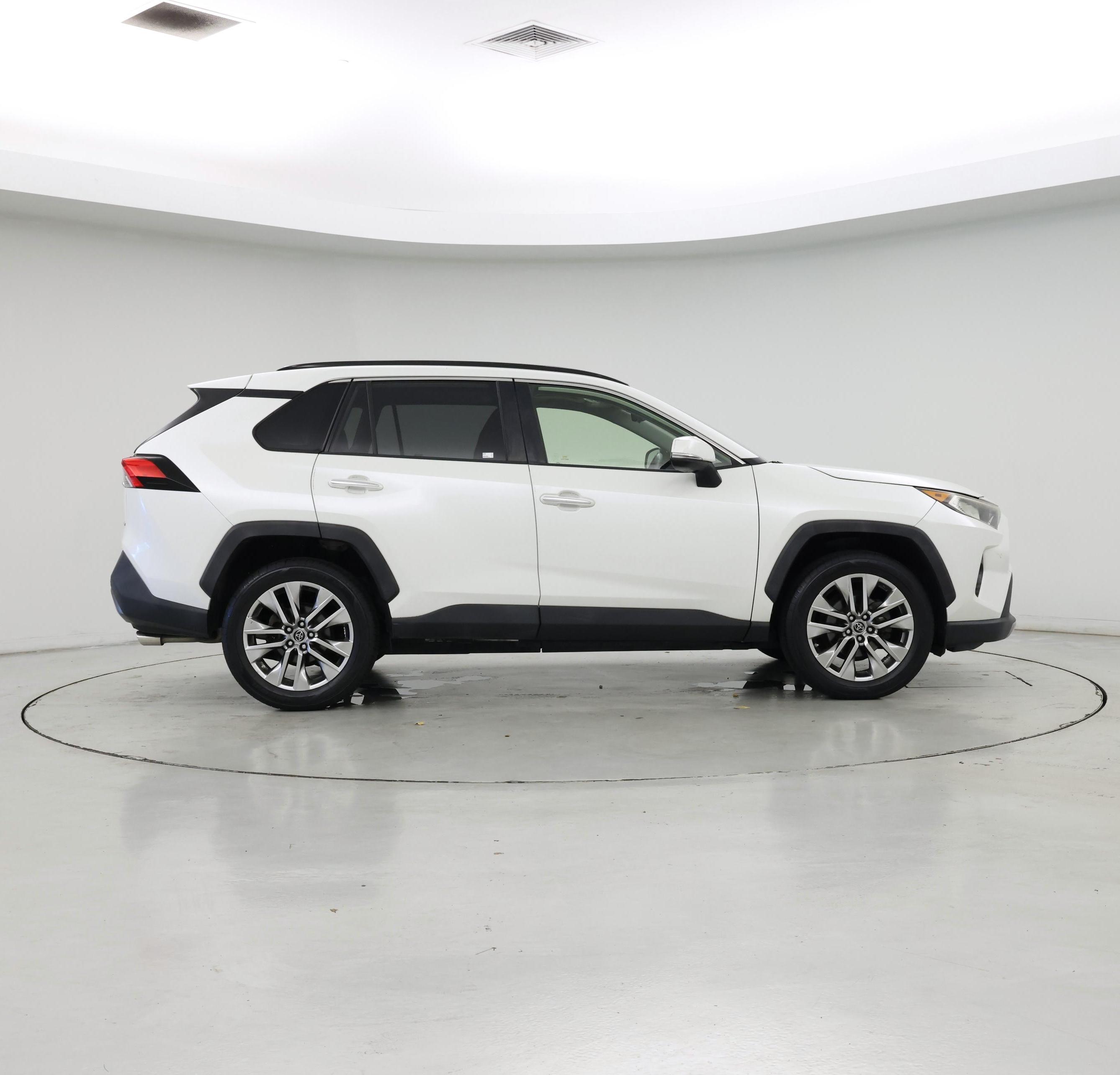 Thumbnail: 2019 Toyota RAV4 - 7