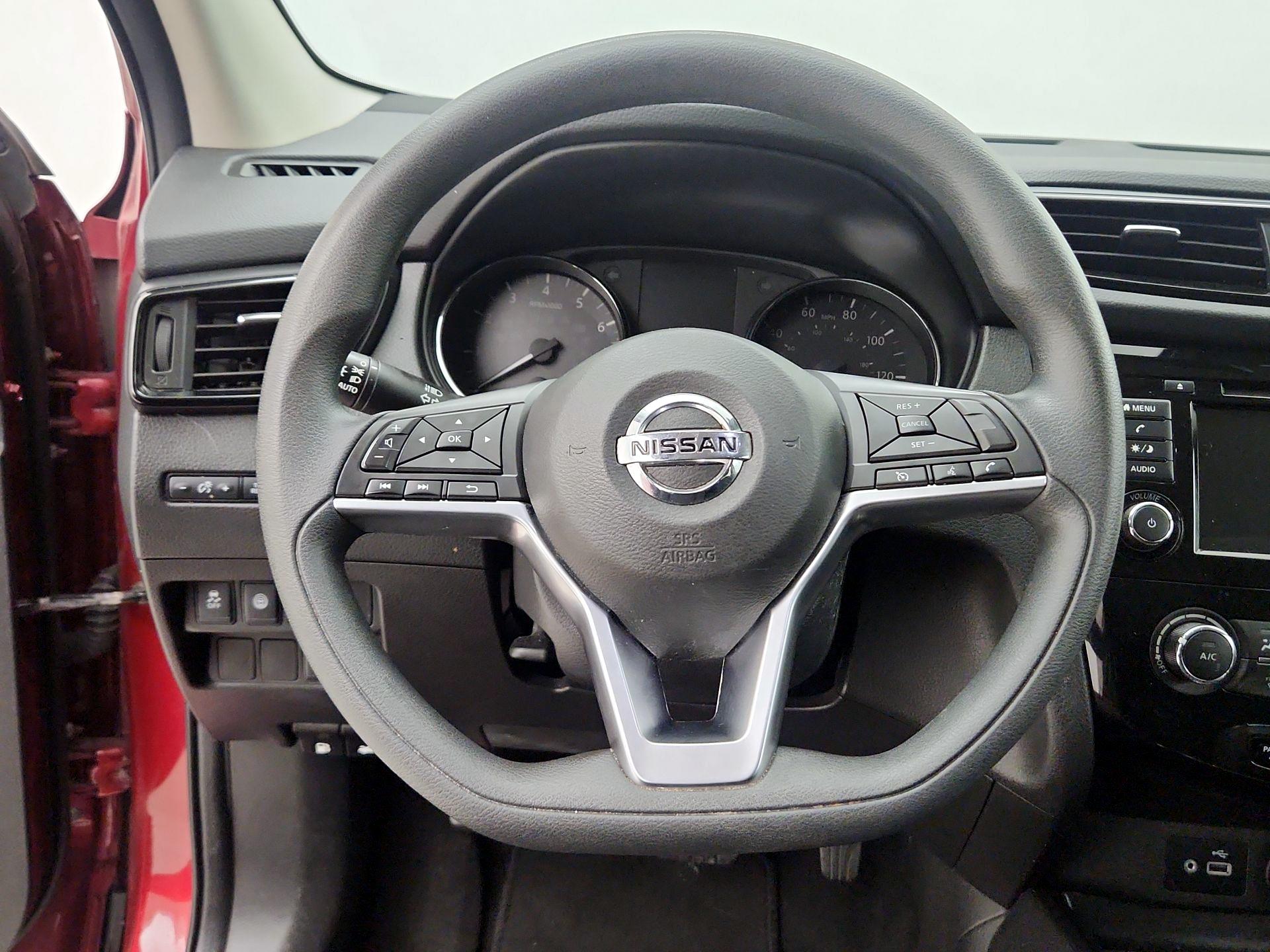 Thumbnail: 2020 Nissan Rogue Sport - 10