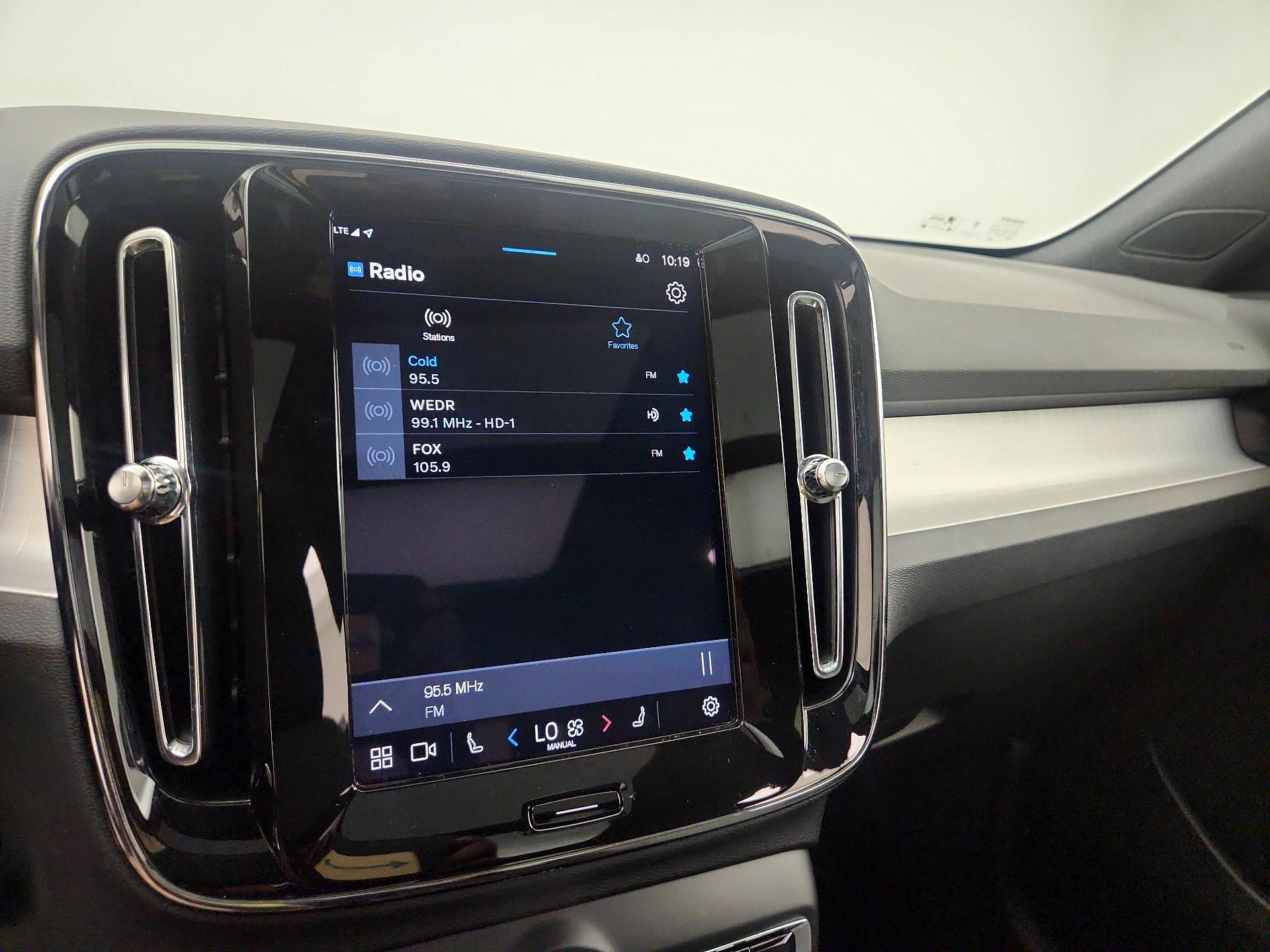 Thumbnail: 2025 Volvo XC40 - 15