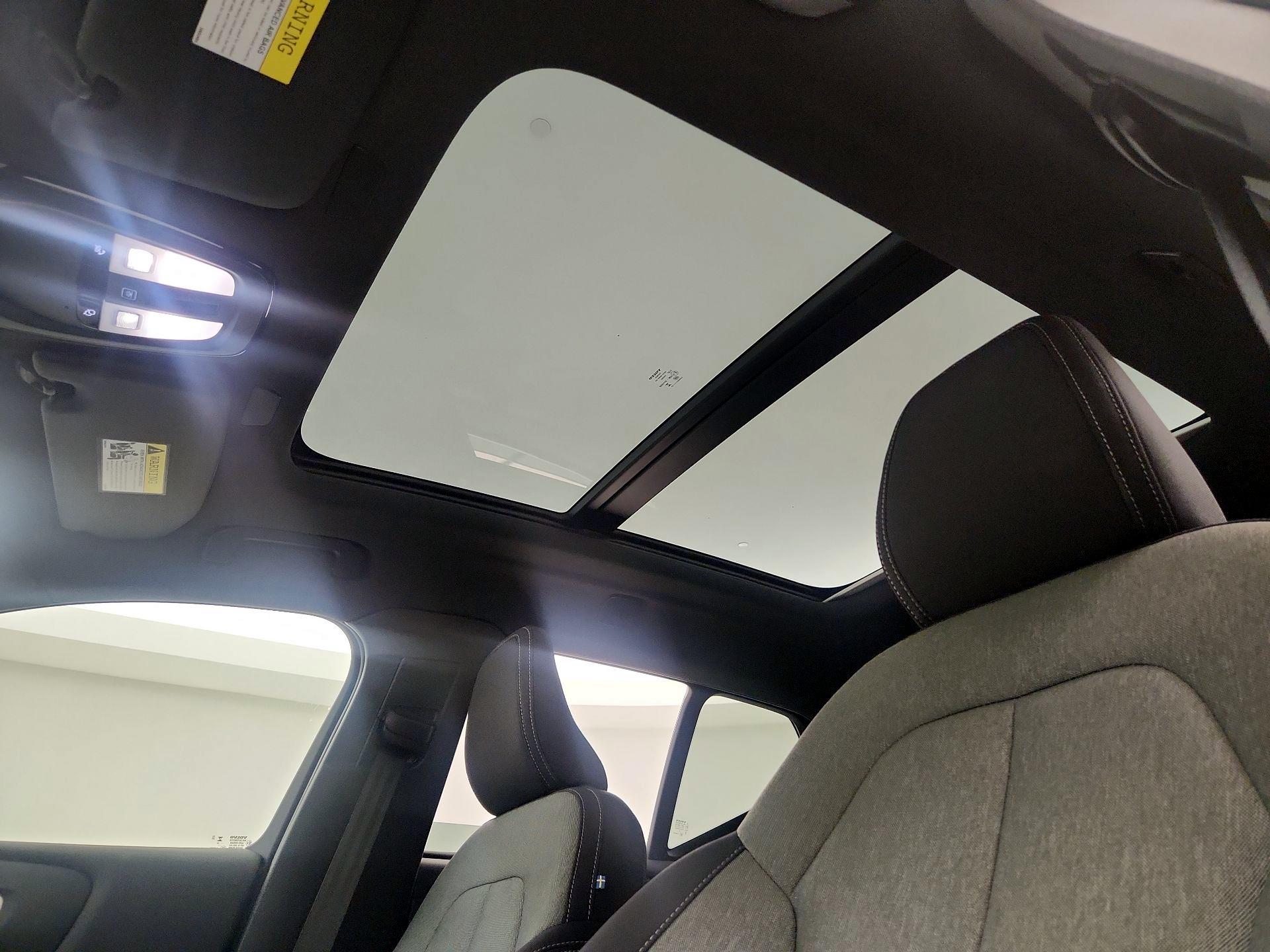 Thumbnail: 2025 Volvo XC40 - 19