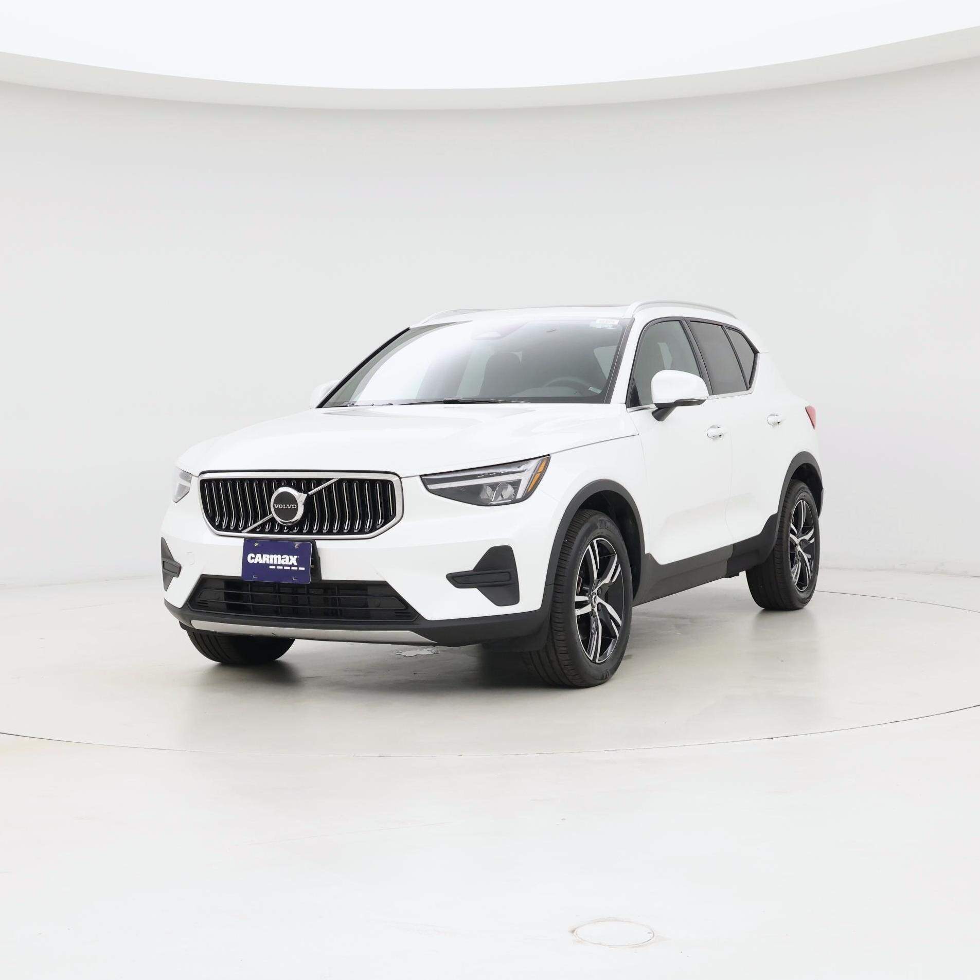 Thumbnail: 2025 Volvo XC40 - 4