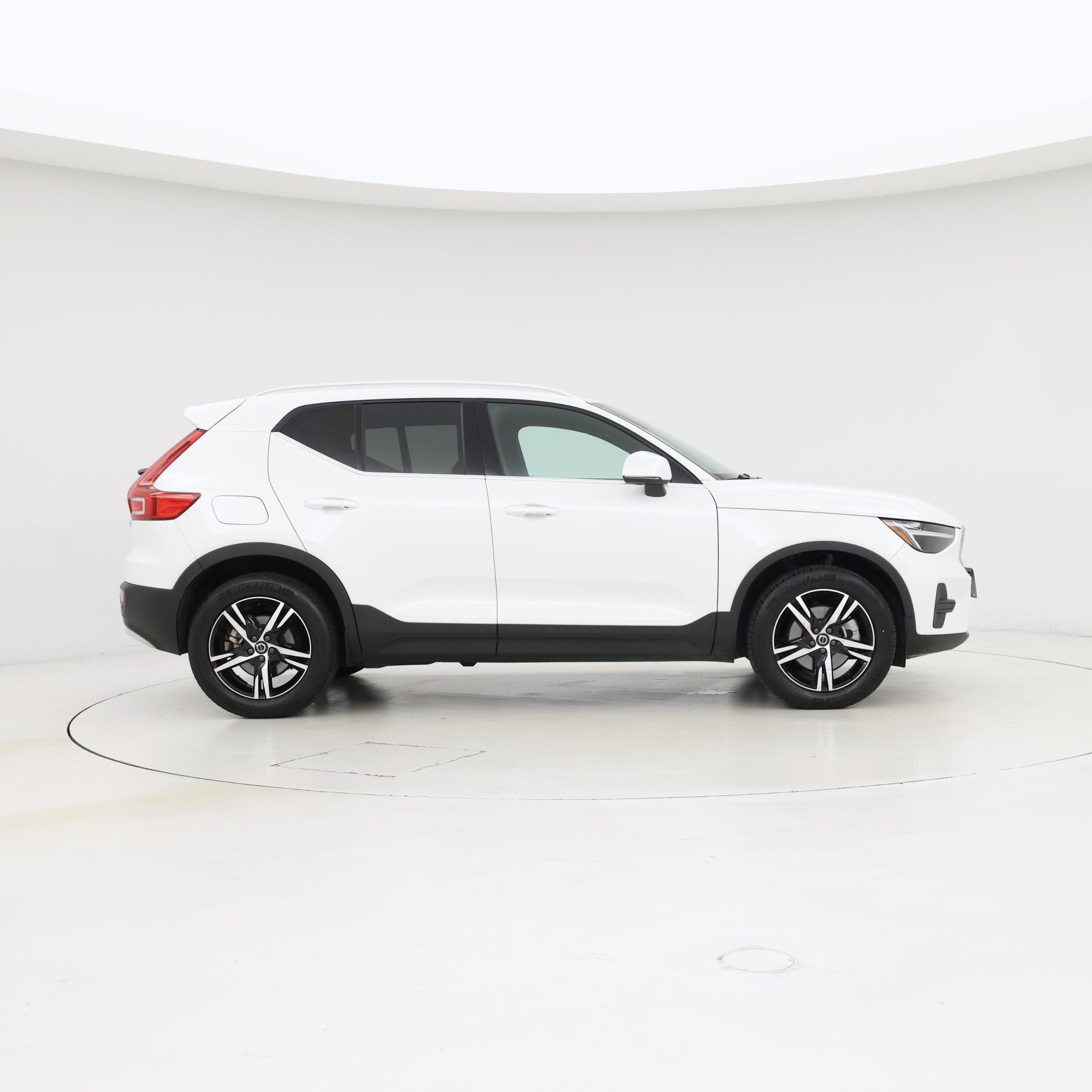 Thumbnail: 2025 Volvo XC40 - 7