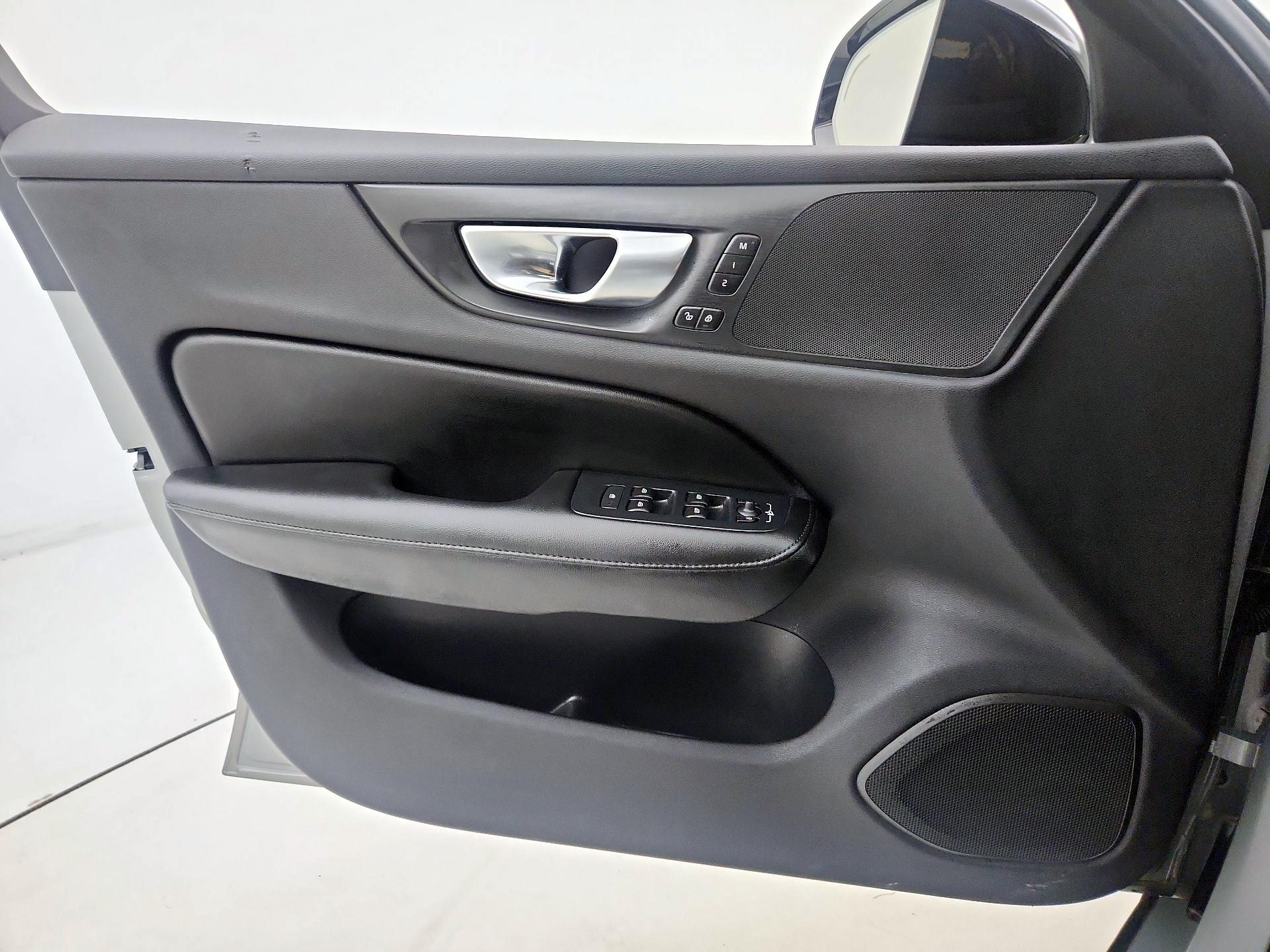 Thumbnail: 2025 Volvo S60 - 12