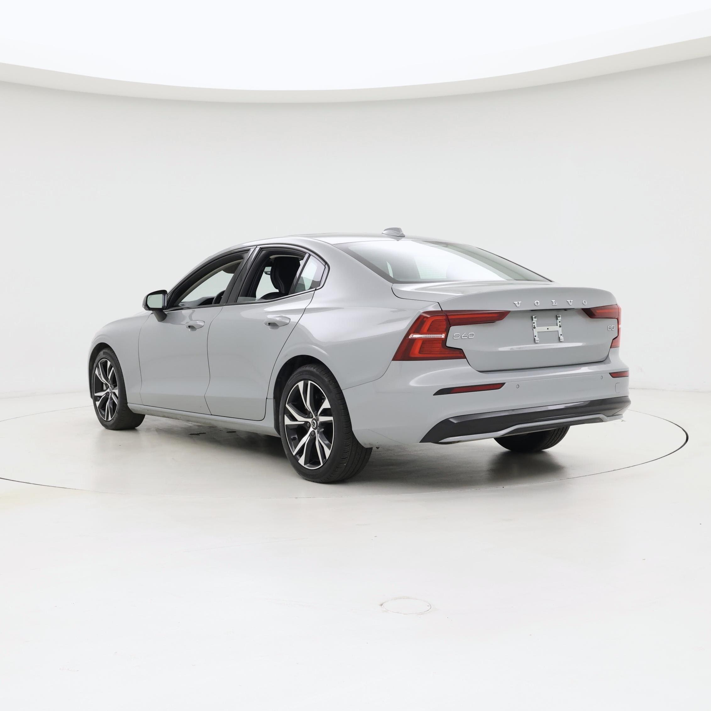 Thumbnail: 2025 Volvo S60 - 2